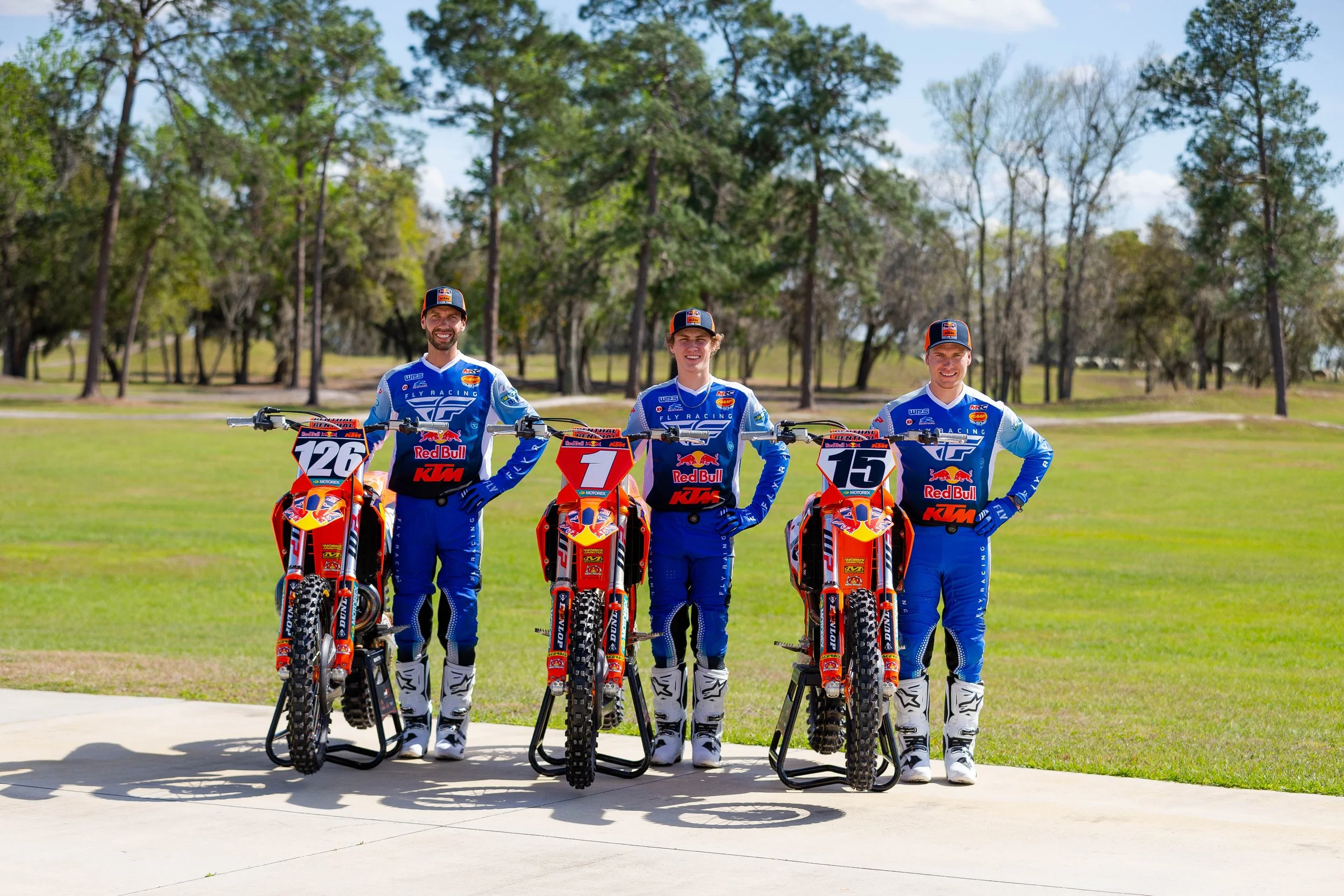 Team Shoot w-bikes-5.jpg