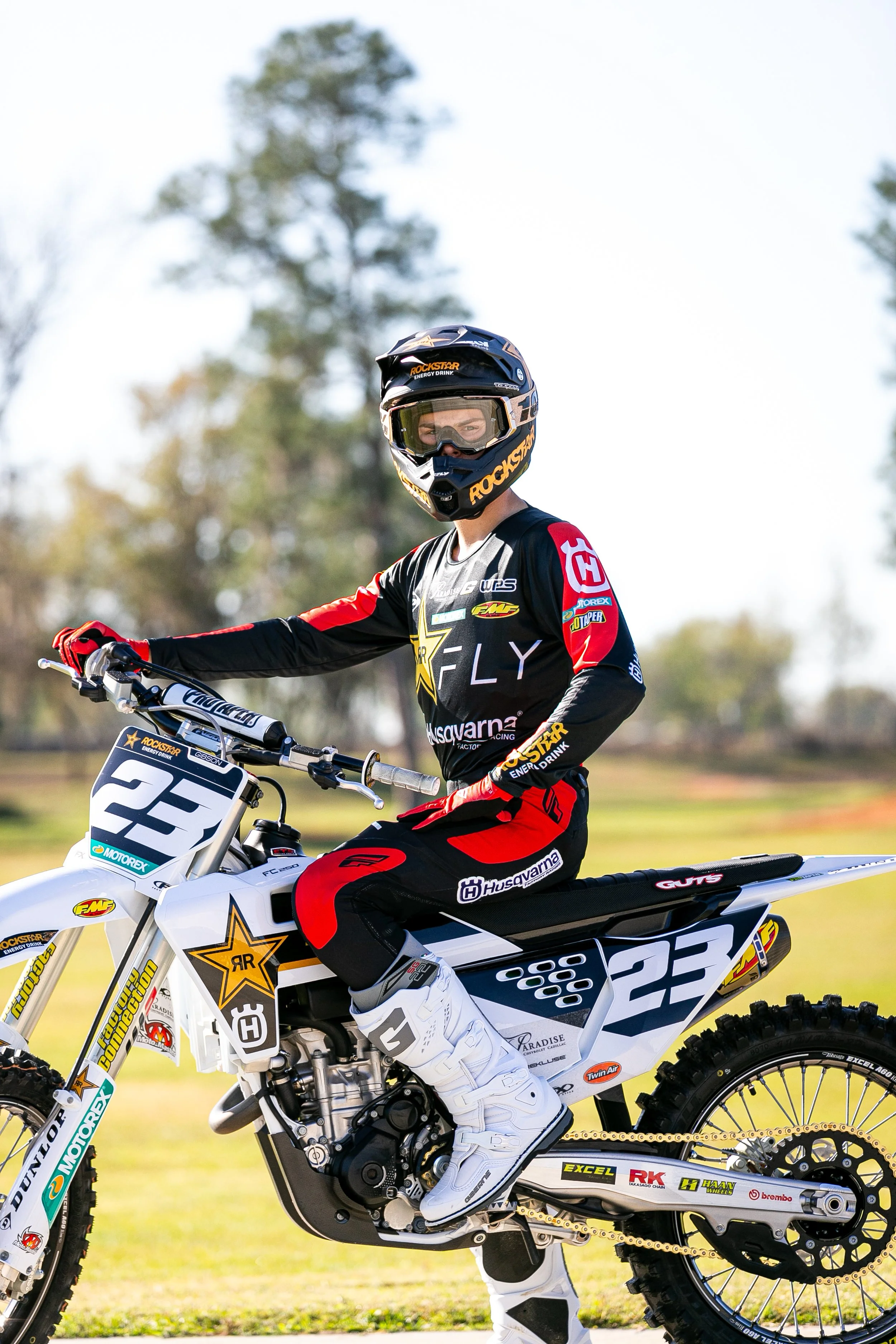 Gibson signs with Rockstar Husq