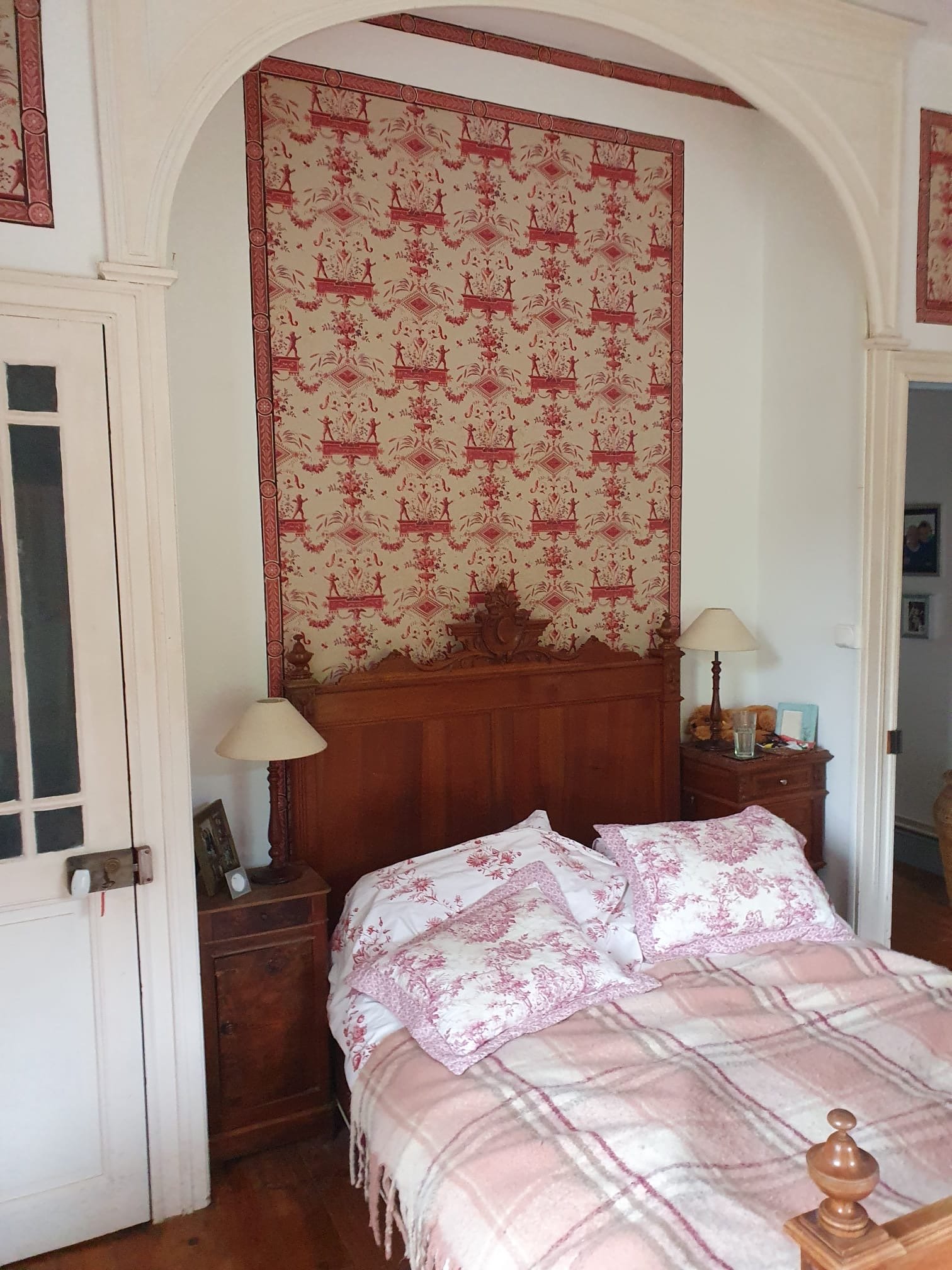 Silk Wallpaper in Master Bedroom