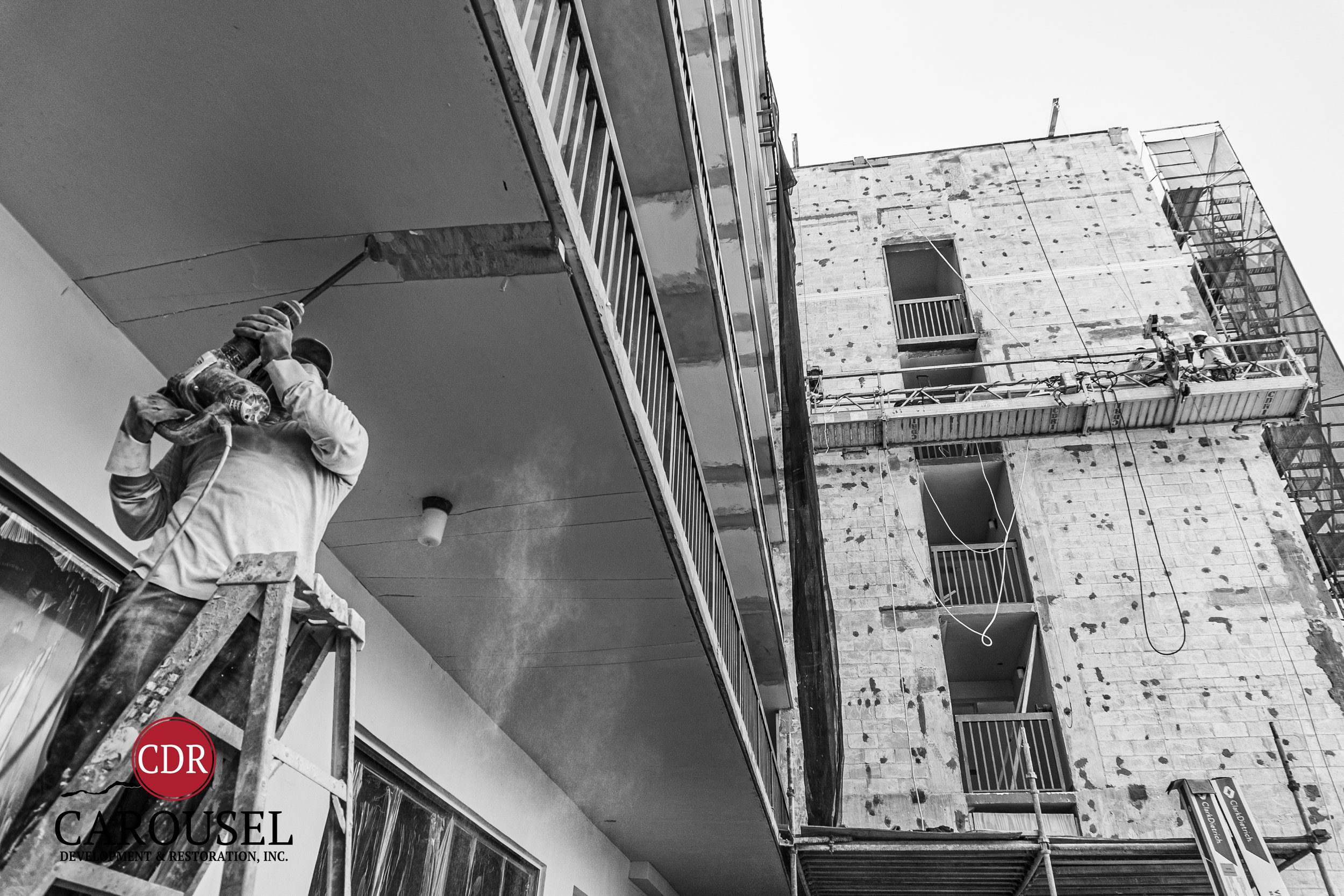 Image of a CDRI worker working on starlite building