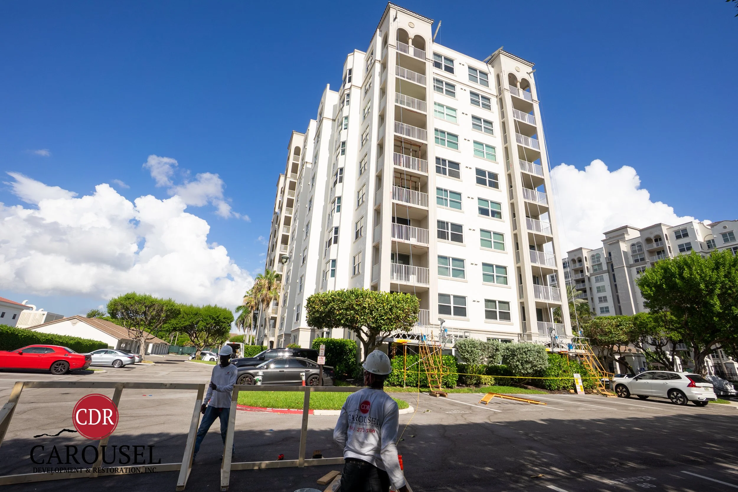Image of the outside building of the Highland Beach Condo