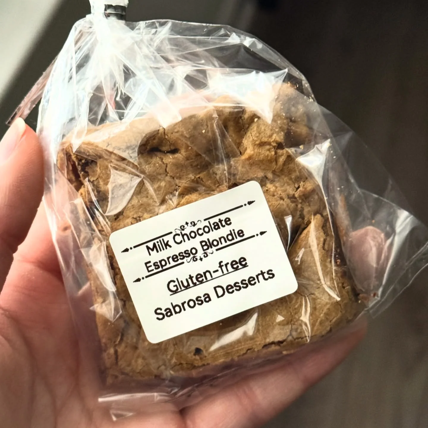 Milk Chocolate &amp; Espresso Blondies [GLUTEN-FREE]. Visit our website to shop now at sabrosadesserts.com 🤍
.
.
.
.
#blondies #brownies #raleighfoodpics #sweettreat #homebaking