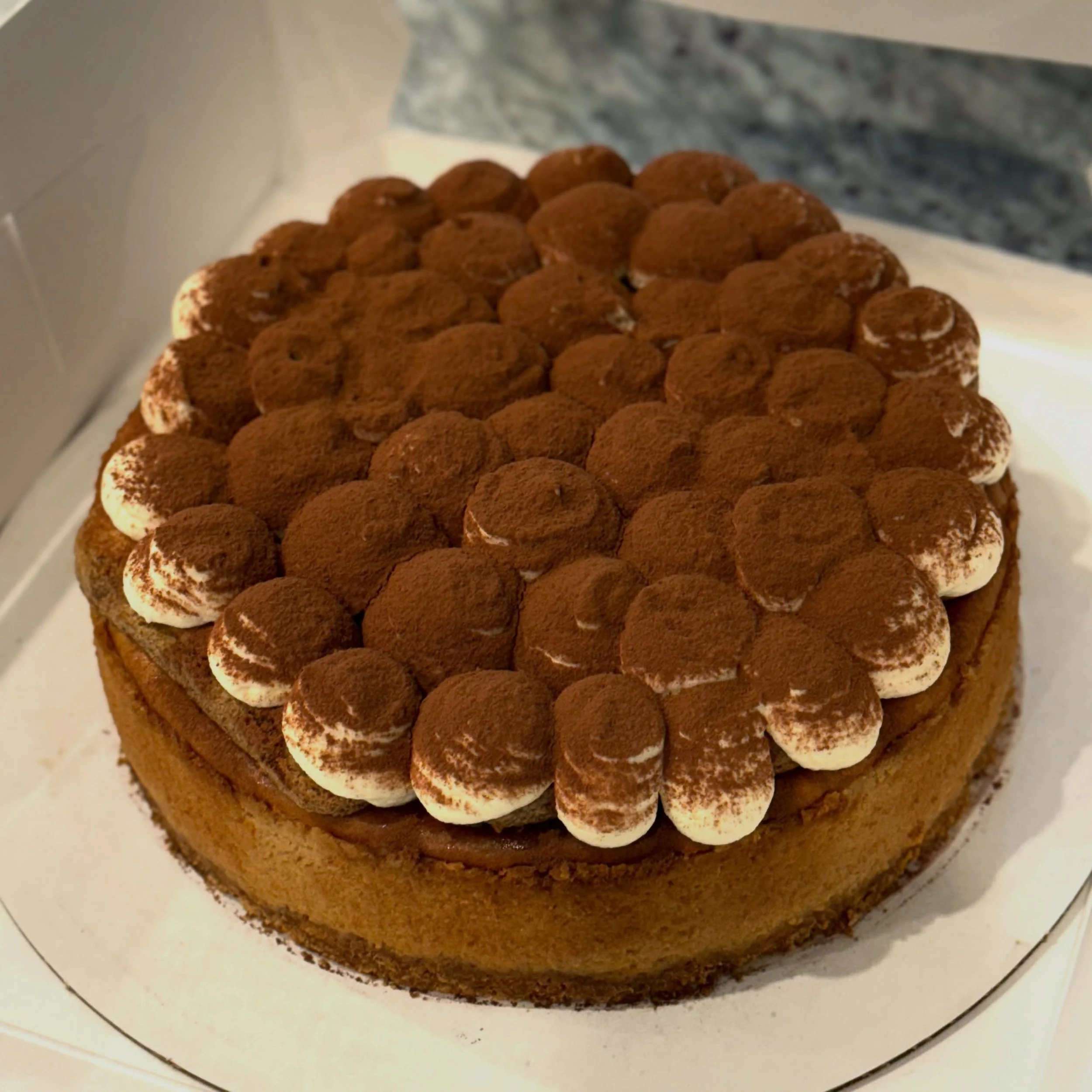 Tiramisu Cheesecake
.
.
.
.
.
#tiramisu #tiramisucheesecake #cheesecake #raleigheats #sabrosadessertcompany