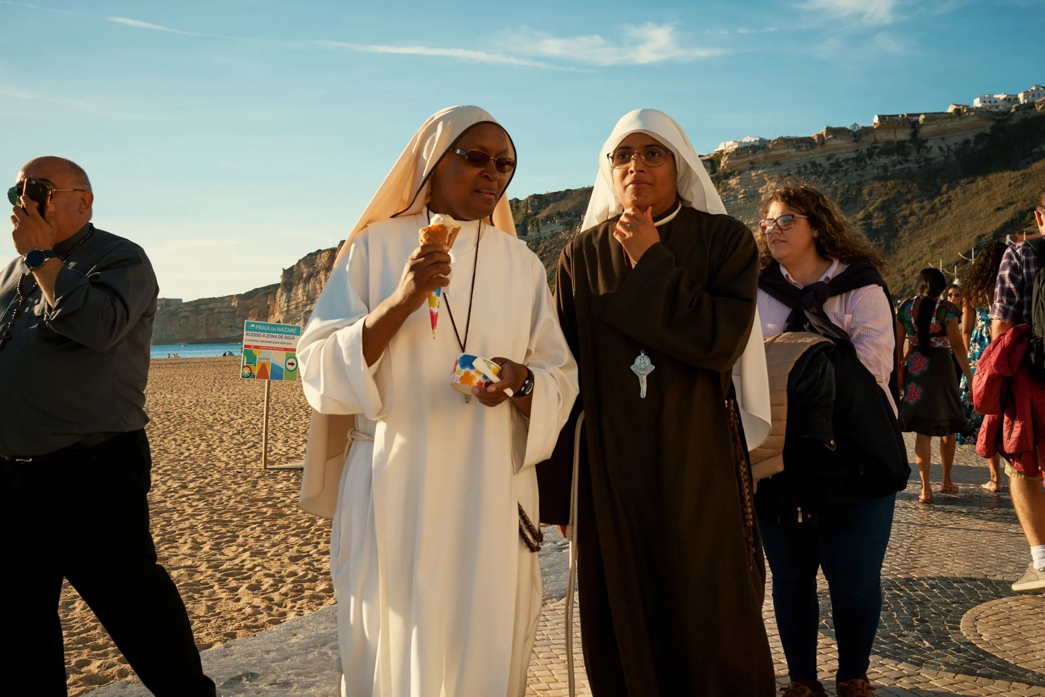 DIGITAL_PHOTOGRAPHY_PORTUGAL_NAZARE_NUNS.jpg