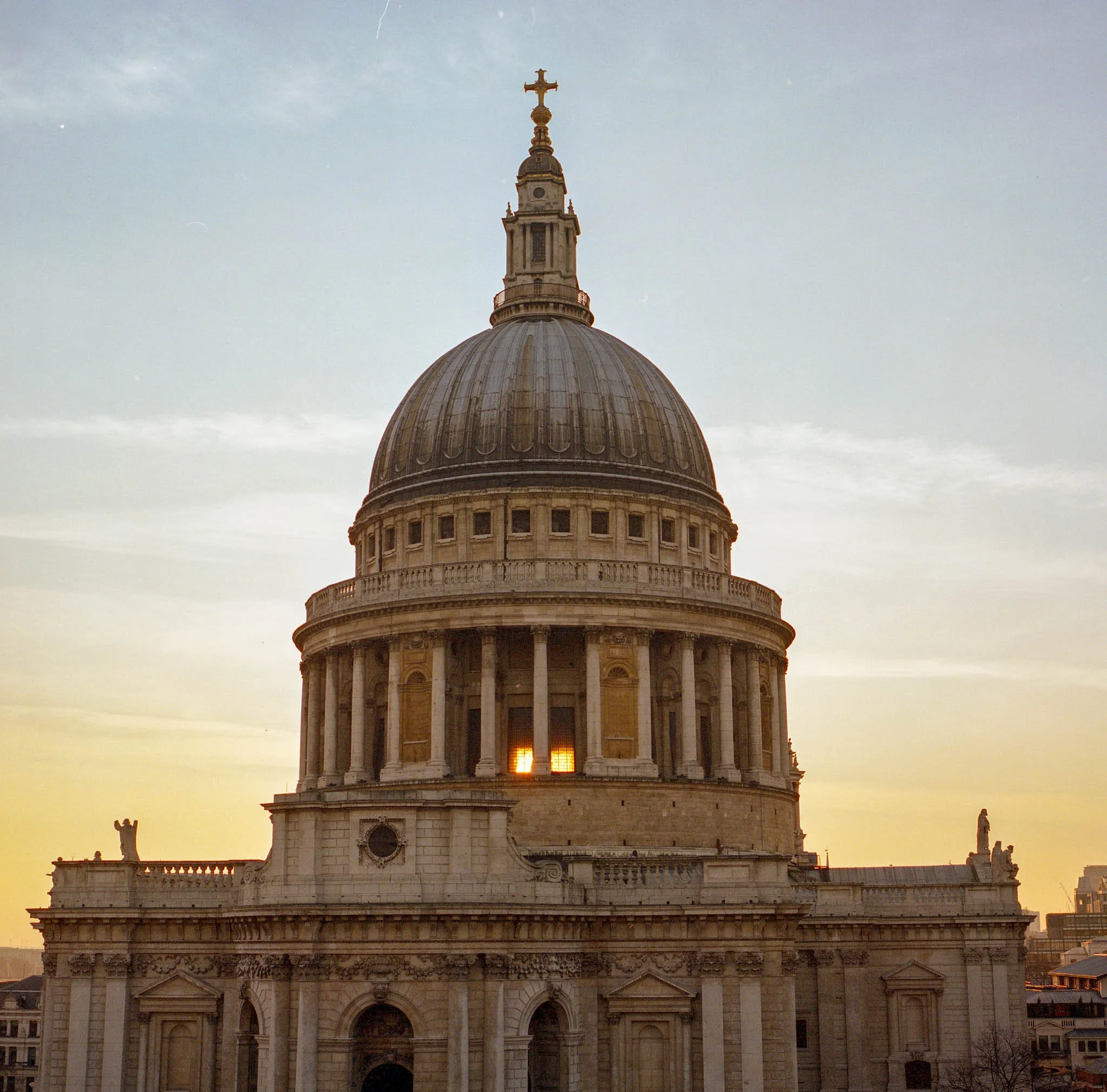 FILM_PHOTOGRAPHY_LONDON_STREET_ST_PAULS_SUNSET.jpg