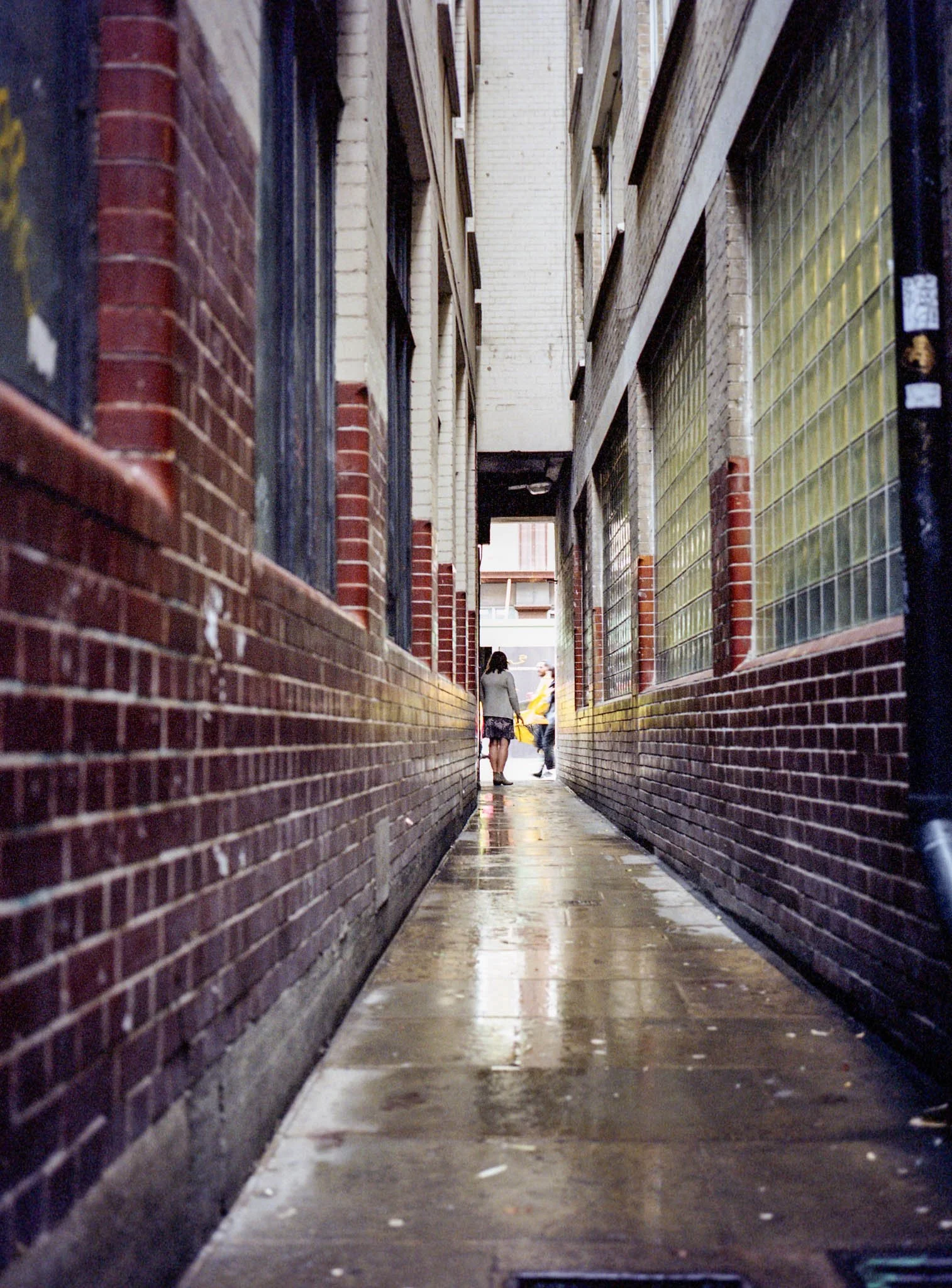 FILM_PHOTOGRAPHY_LONDON_STREET_SOHO_ALLEY.jpg
