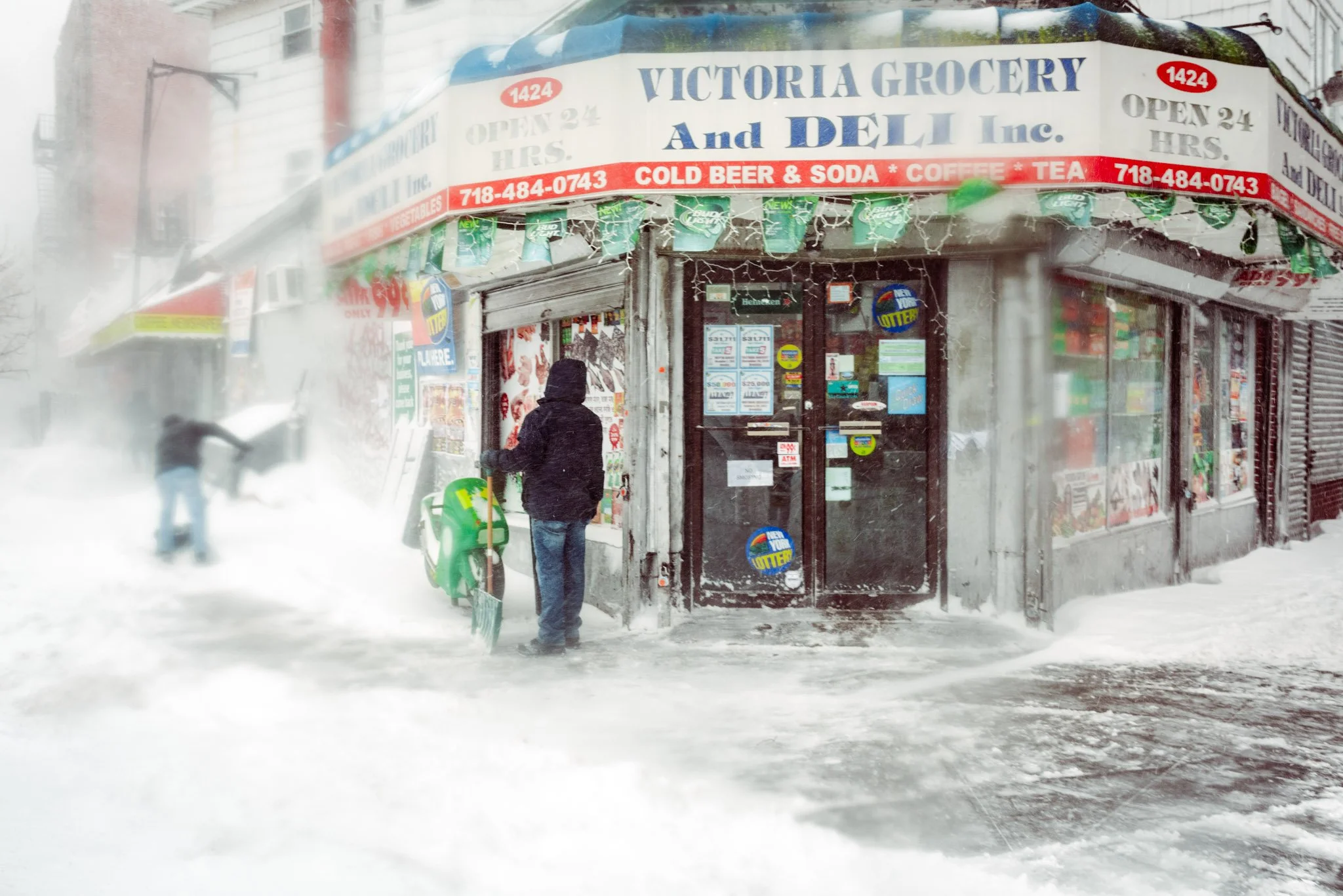 DIGITAL_PHOTOGRAPHY_SNOW_STORM_NYC_DITMAS_PARK_VICTORIA_GROCERY.jpg