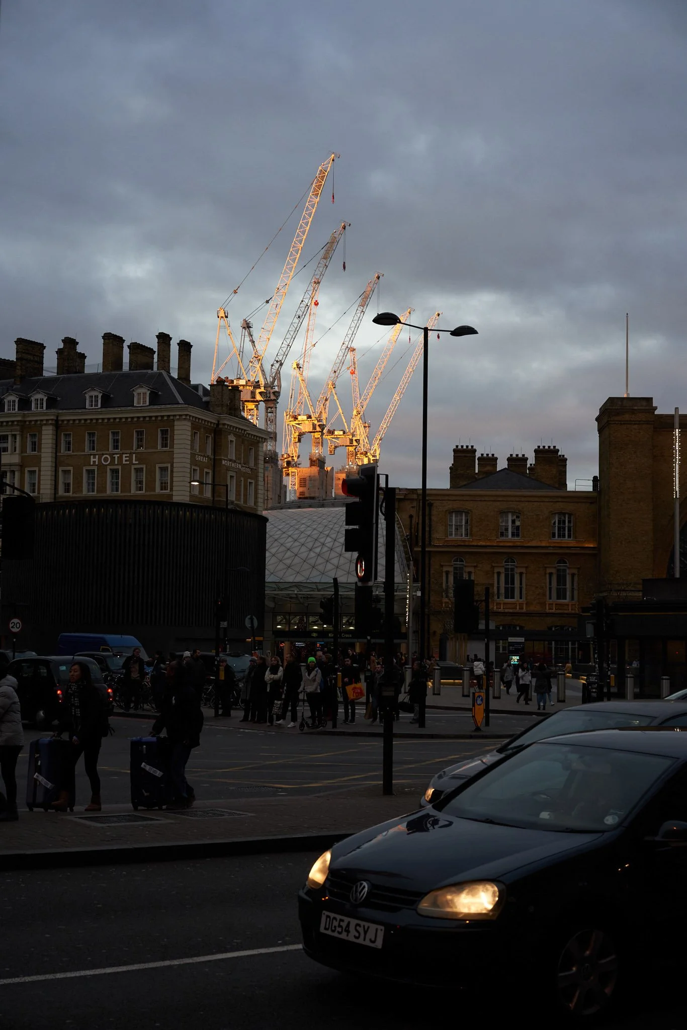 ENGLAND_DIGITAL_STREET_PHOTOGRAPHY_KINGS_CROSS_CRANES.jpg