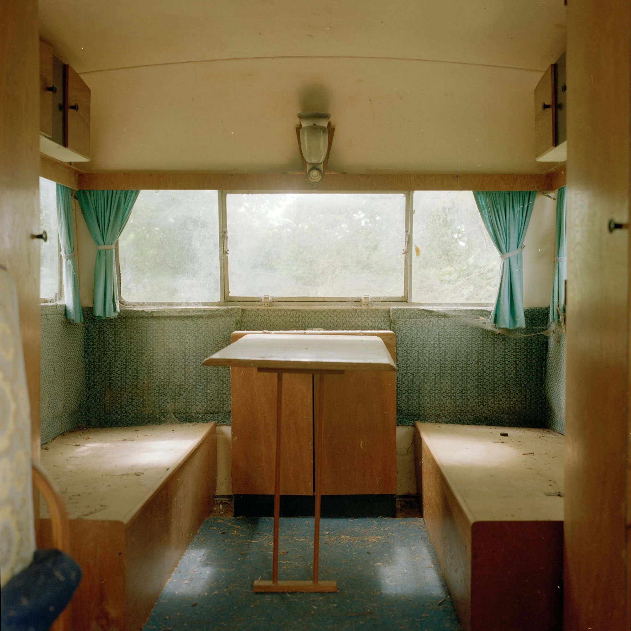 ENGLAND_FILM_PHOTOGRAPHY_ABANDONED_CARAVAN_HEREFORDSHIRE_-9.jpg
