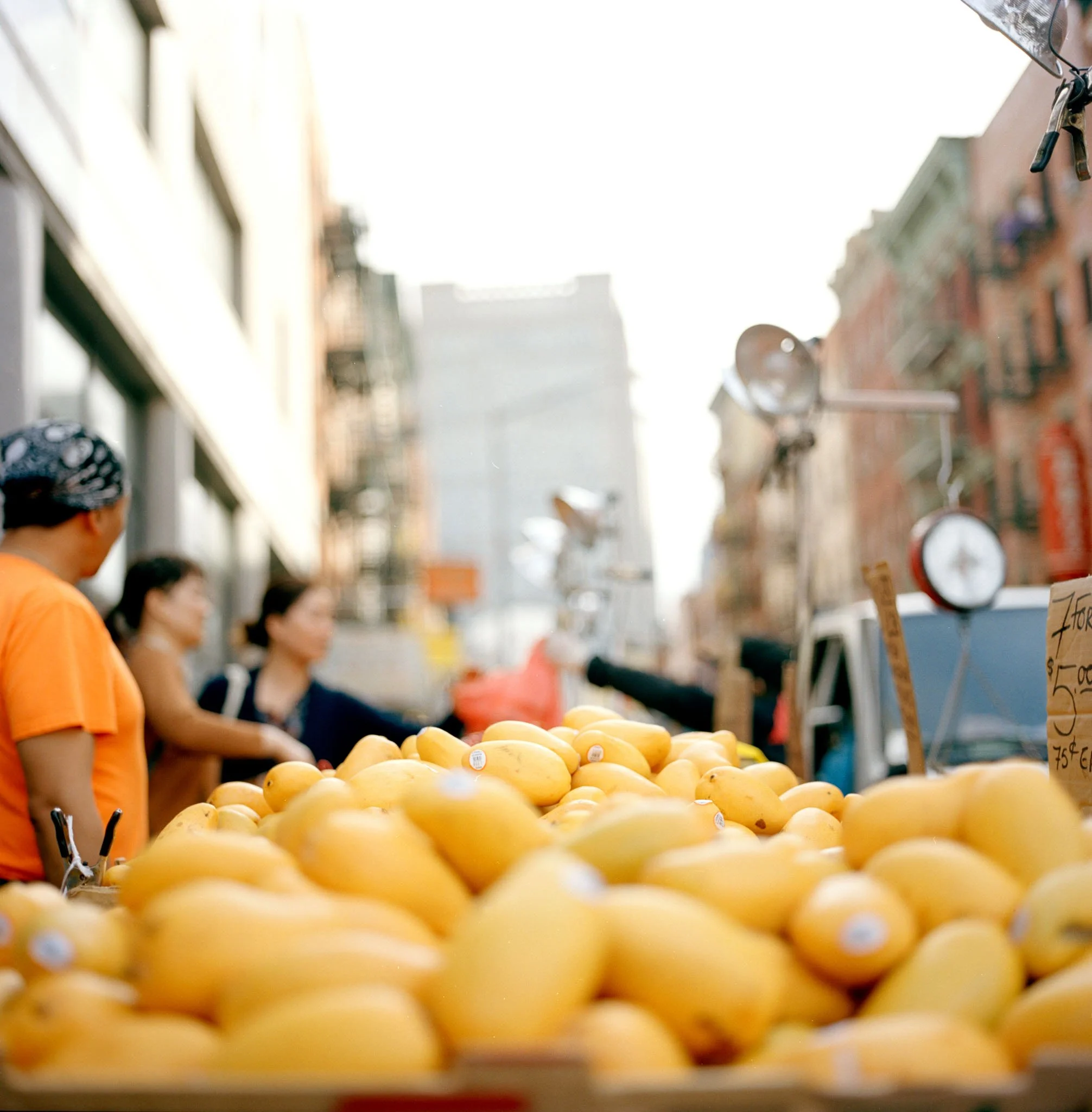 FILM_PHOTOGRAPHY_NYC_LEMONS_MARKET_STALL.jpg