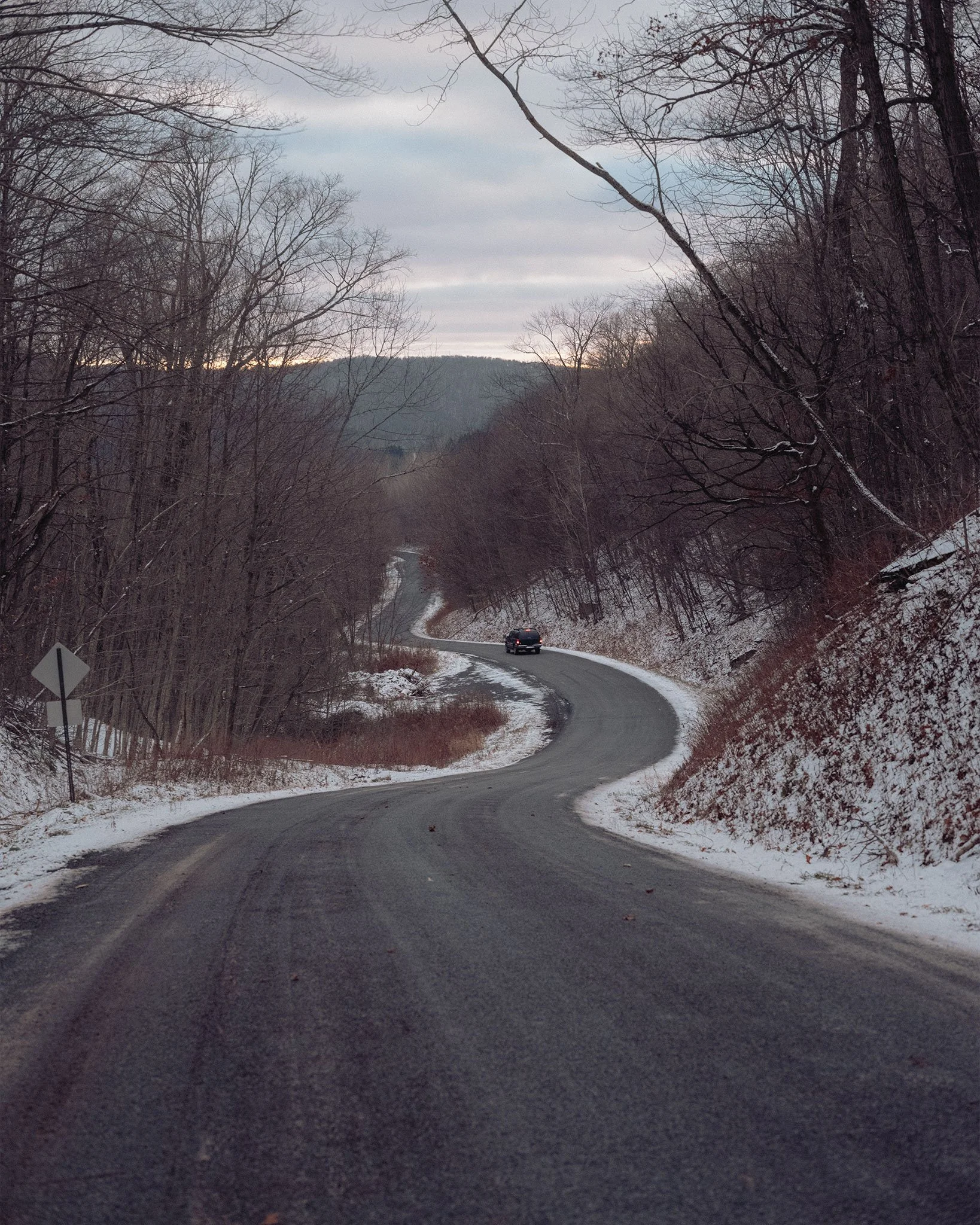 DIGITAL_PHOTOGRAPHY_UPSTATE_WINDY_ROAD_CAR.jpg