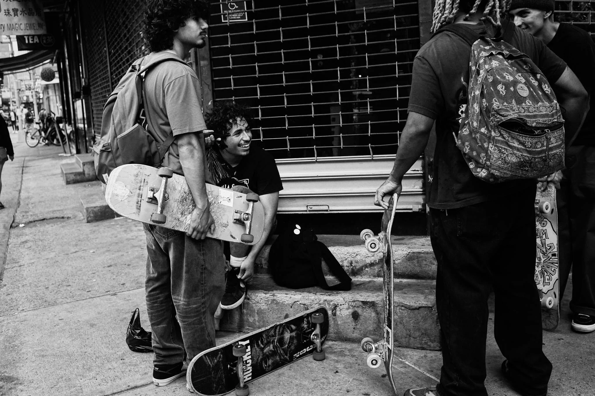 DIGITAL_STREET_PHOTOGRAPHY_SKATEBOARDERS_LAUGHING.jpg