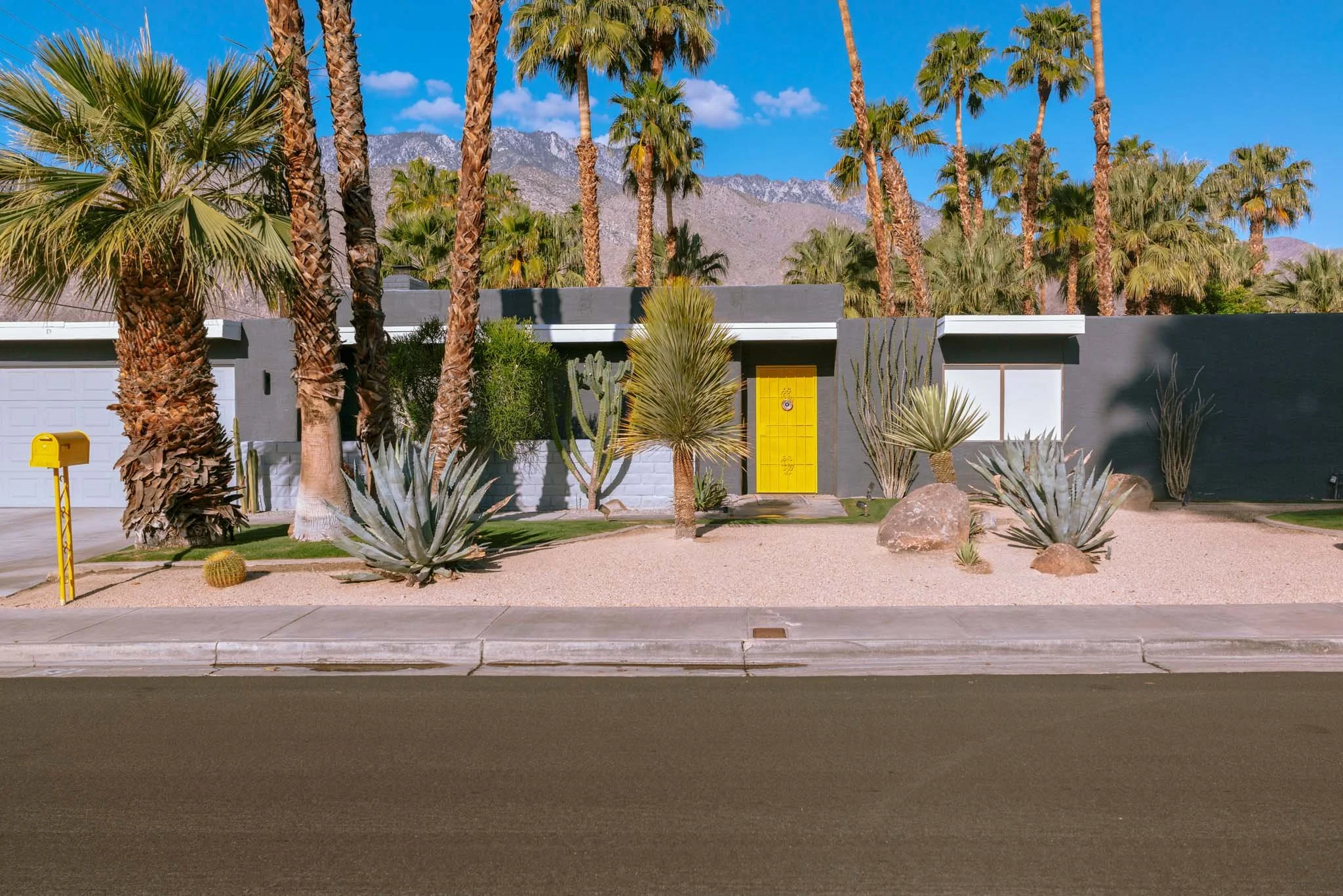 PALM_SPRINGS_STREET_BRIGHT_YELLOW_DOOR.jpg