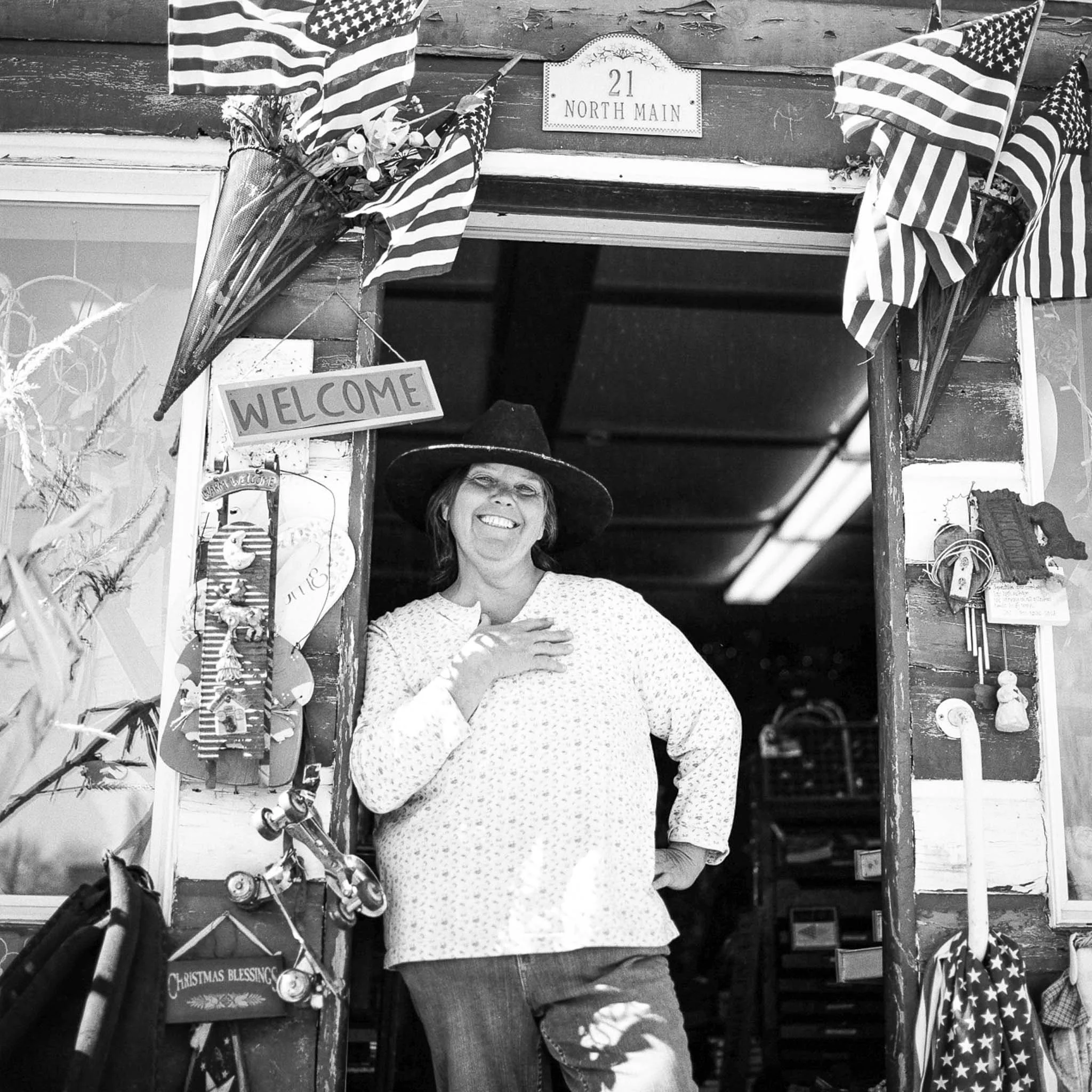 FILM_PORTRAIT_GIFT_SHOP_OWNER_UTAH.jpg