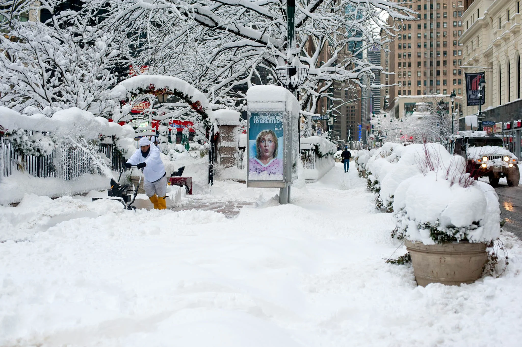 NEW_YORK_DIGITAL_STREET_PHOTOGRAPHY_SNOW_COLD_34TH_STREET.jpg