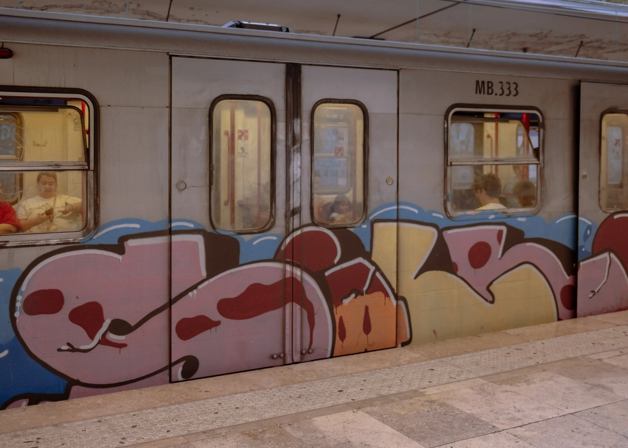 DIGITAL_PHOTOGRAPHY_ROME_SUBWAY_GRAFFITI.jpg