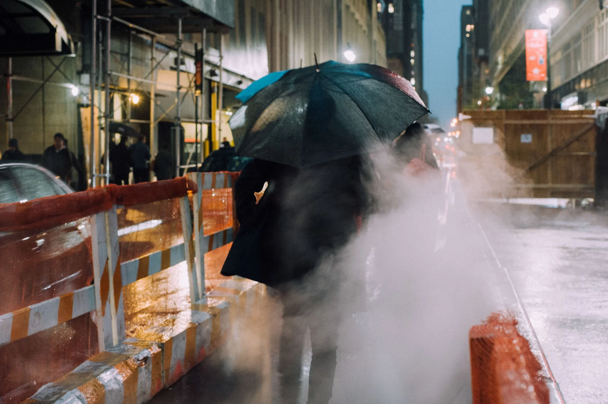 NEW_YORK_DIGITAL_STREET_PHOTOGRAPHY_UMBRELLA_STEAM_34TH_STREET.jpg
