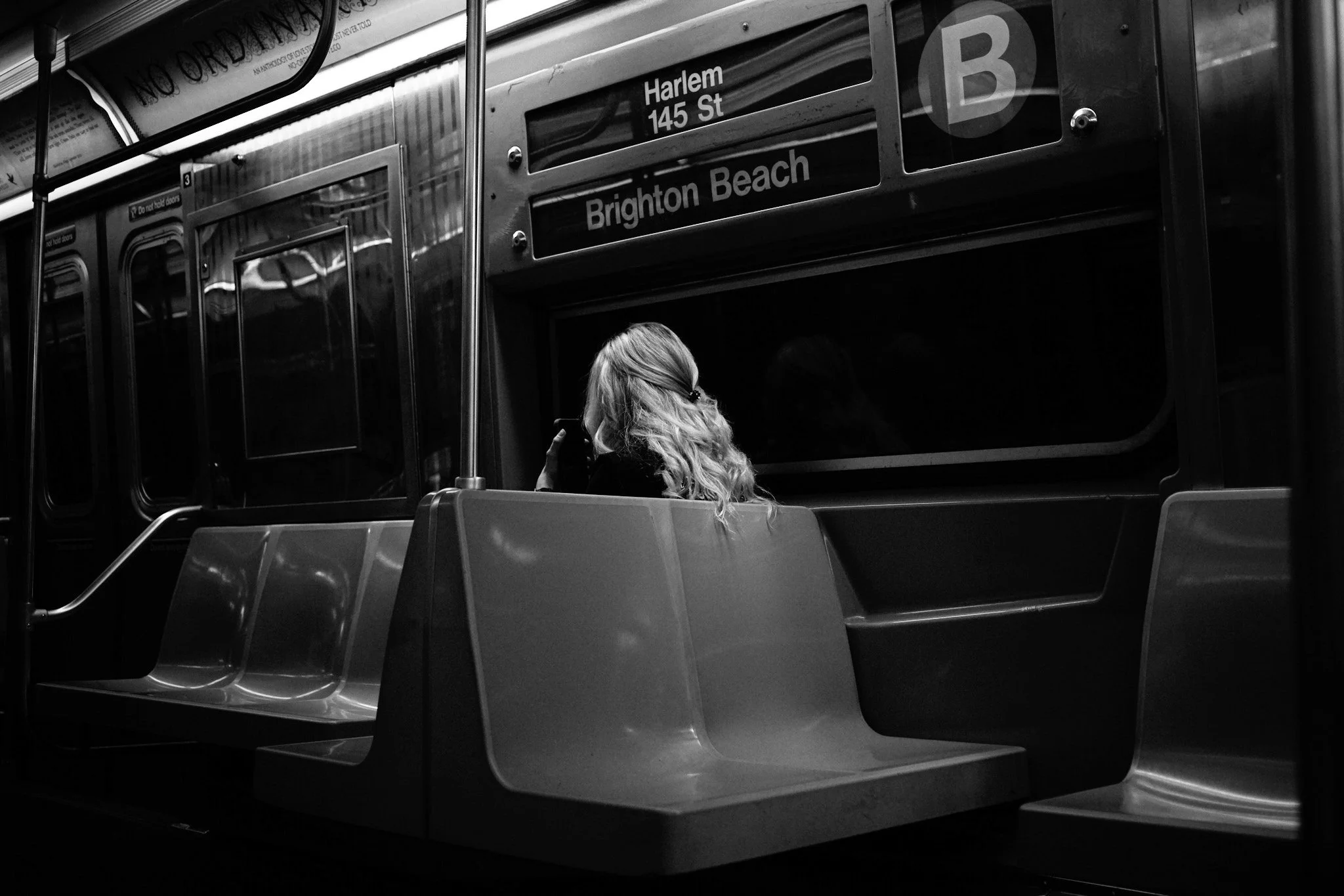 DIGITAL_STREET_PHOTOGRAPHY_SUBWAY_NYC_BLONDE_HAIR.jpg