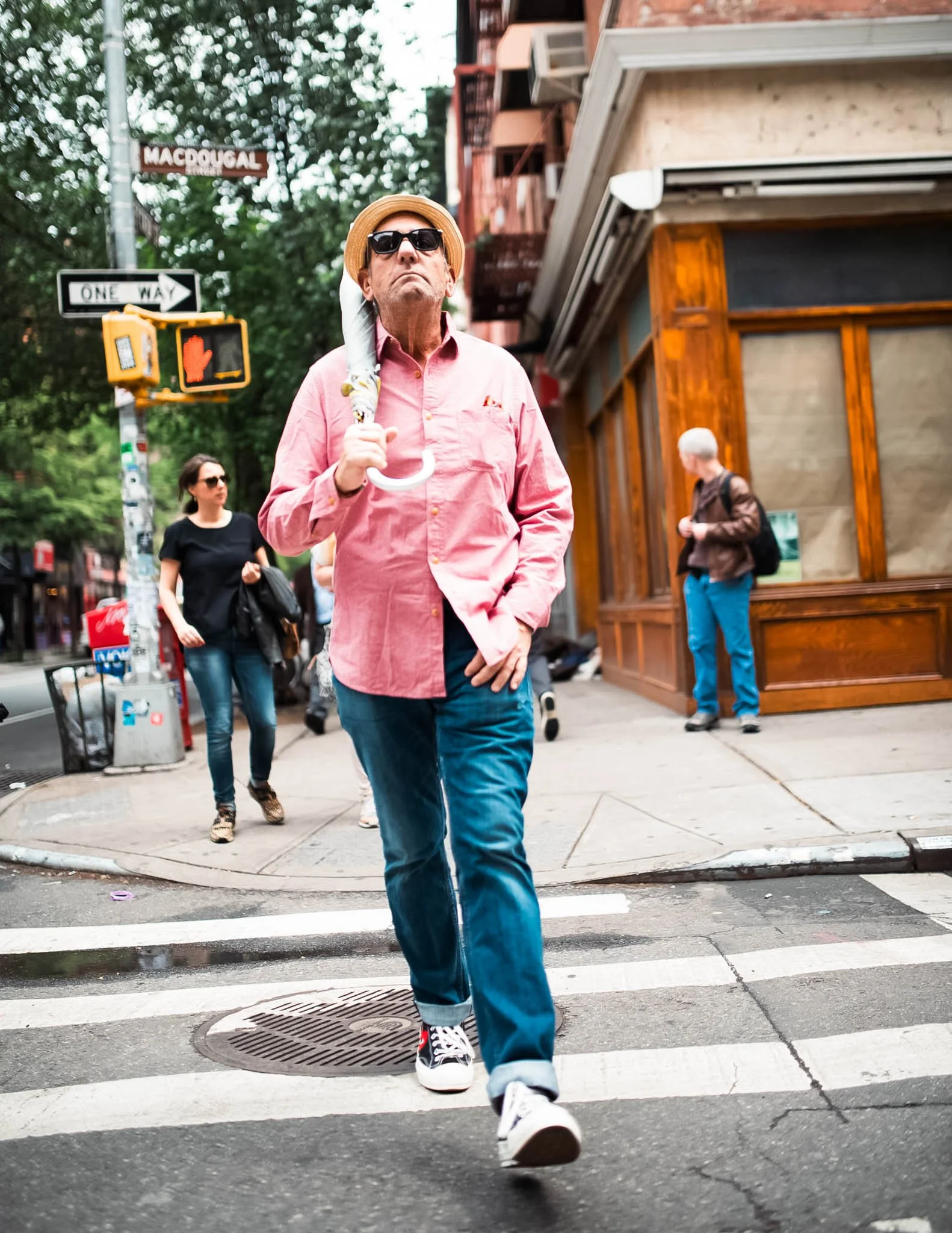 NEW_YORK_DIGITAL_STREET_PHOTOGRAPHY_MISSION_PINK_SHIRT.jpg