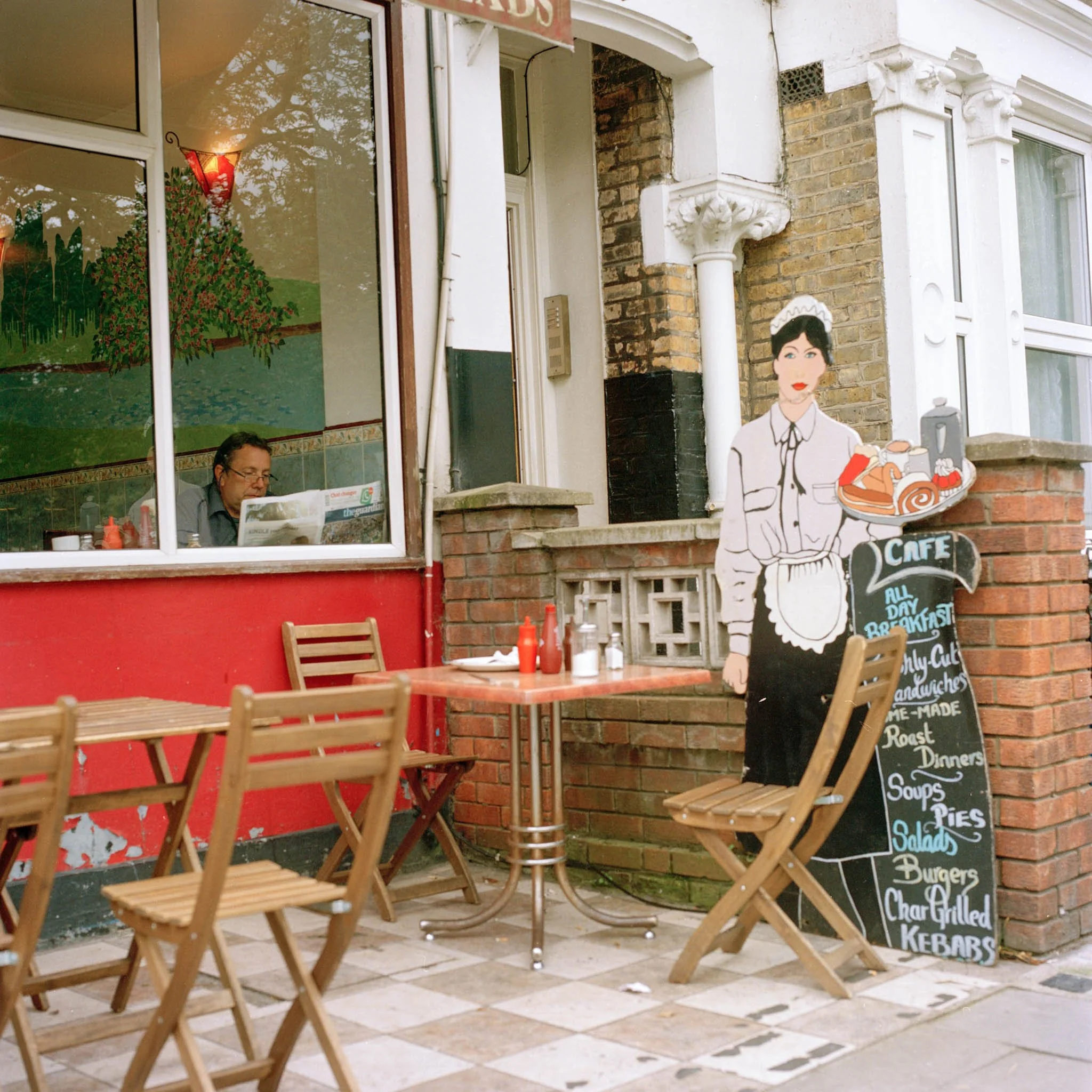 ENGLAND_FILM_PHOTOGRAPHY_LONDON_CAFE.jpg