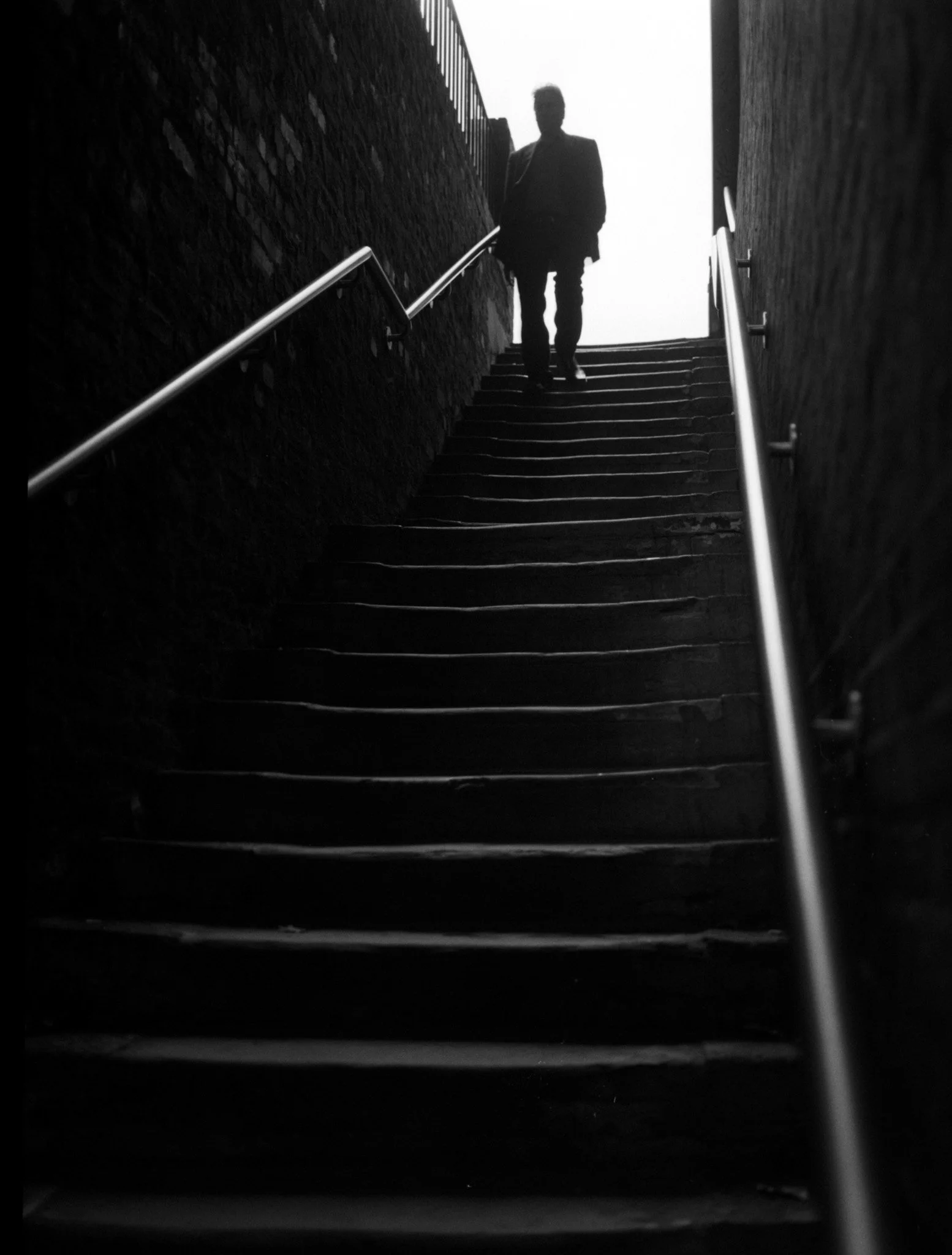 ENGLAND_FILM_PHOTOGRAPHY_MAN_STAIRS_SILHOUETTE_LONDON.jpg