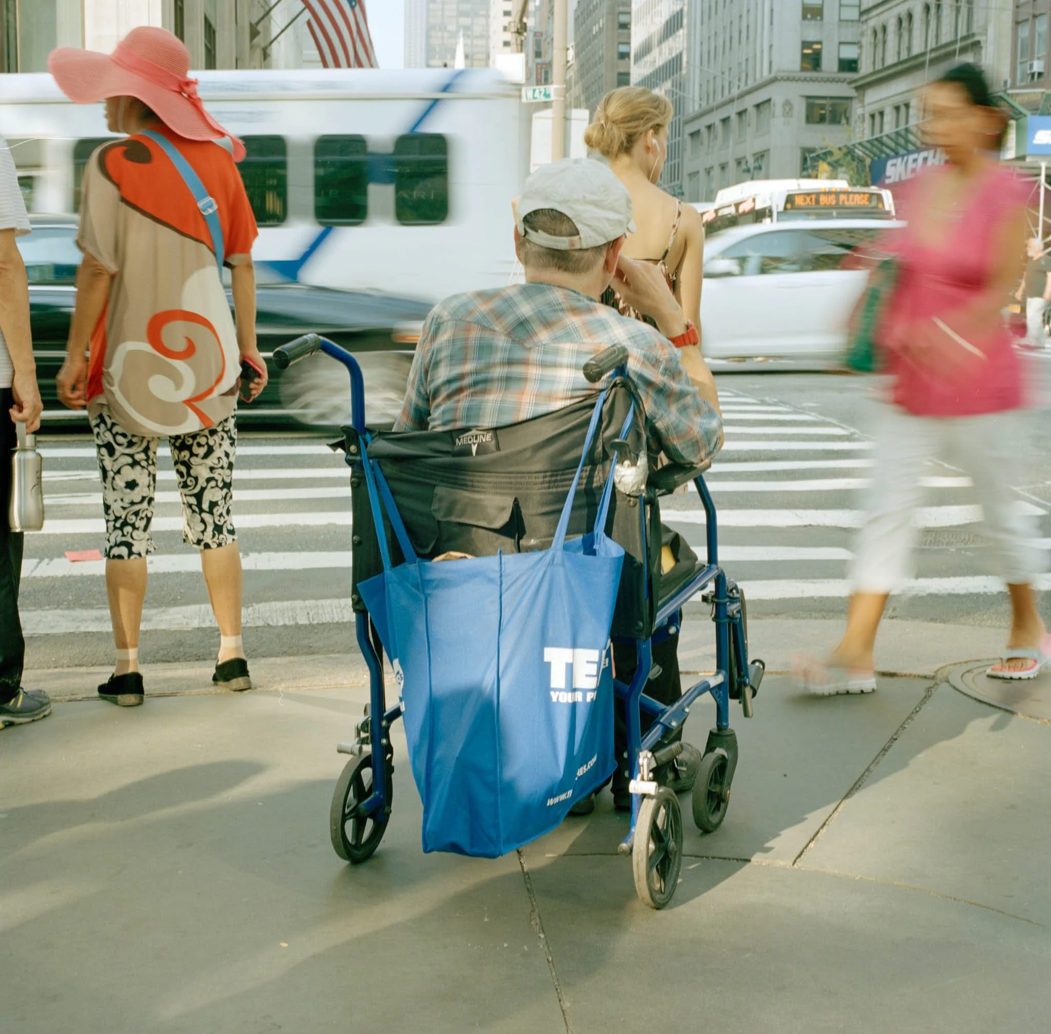 FILM_PHOTOGRAPHY_STREET_NYC_SITTING_WAITING.jpg