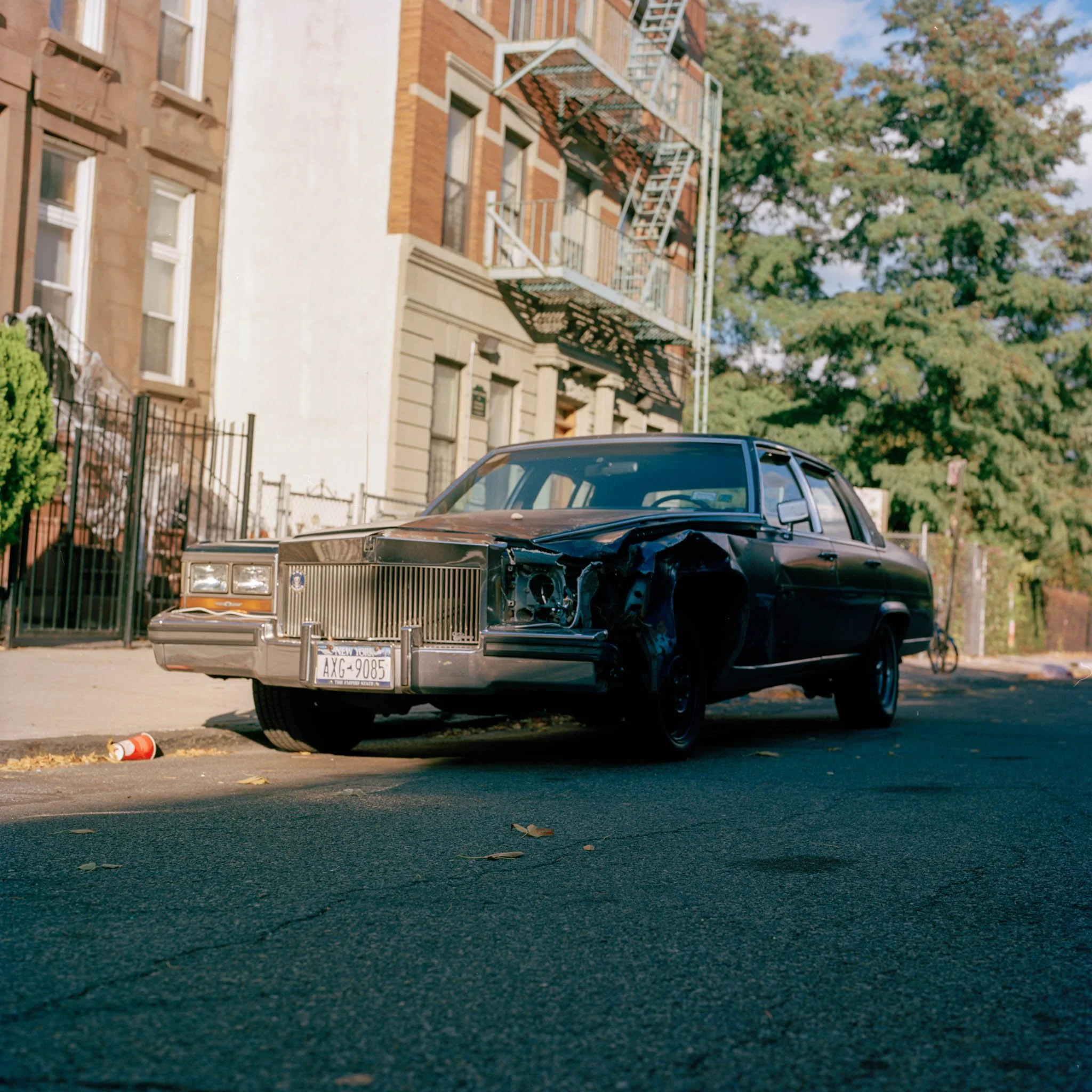 FILM_PHOTOGRAPHY_STREET_NYC_CAR_WRECK_BEDSTUY.jpg