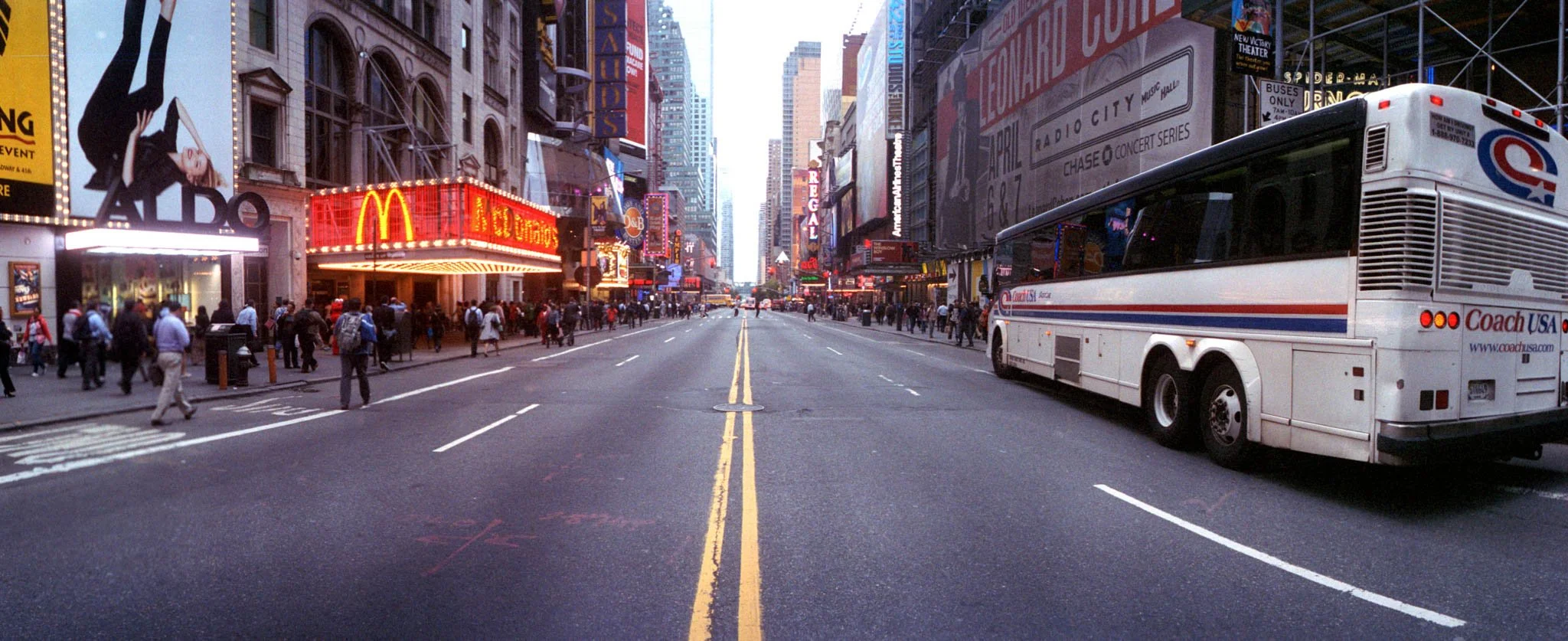 FILM_PHOTOGRAPHY_NYC_STREET_TIMES_SQ_42ND_WIDELUX.jpg
