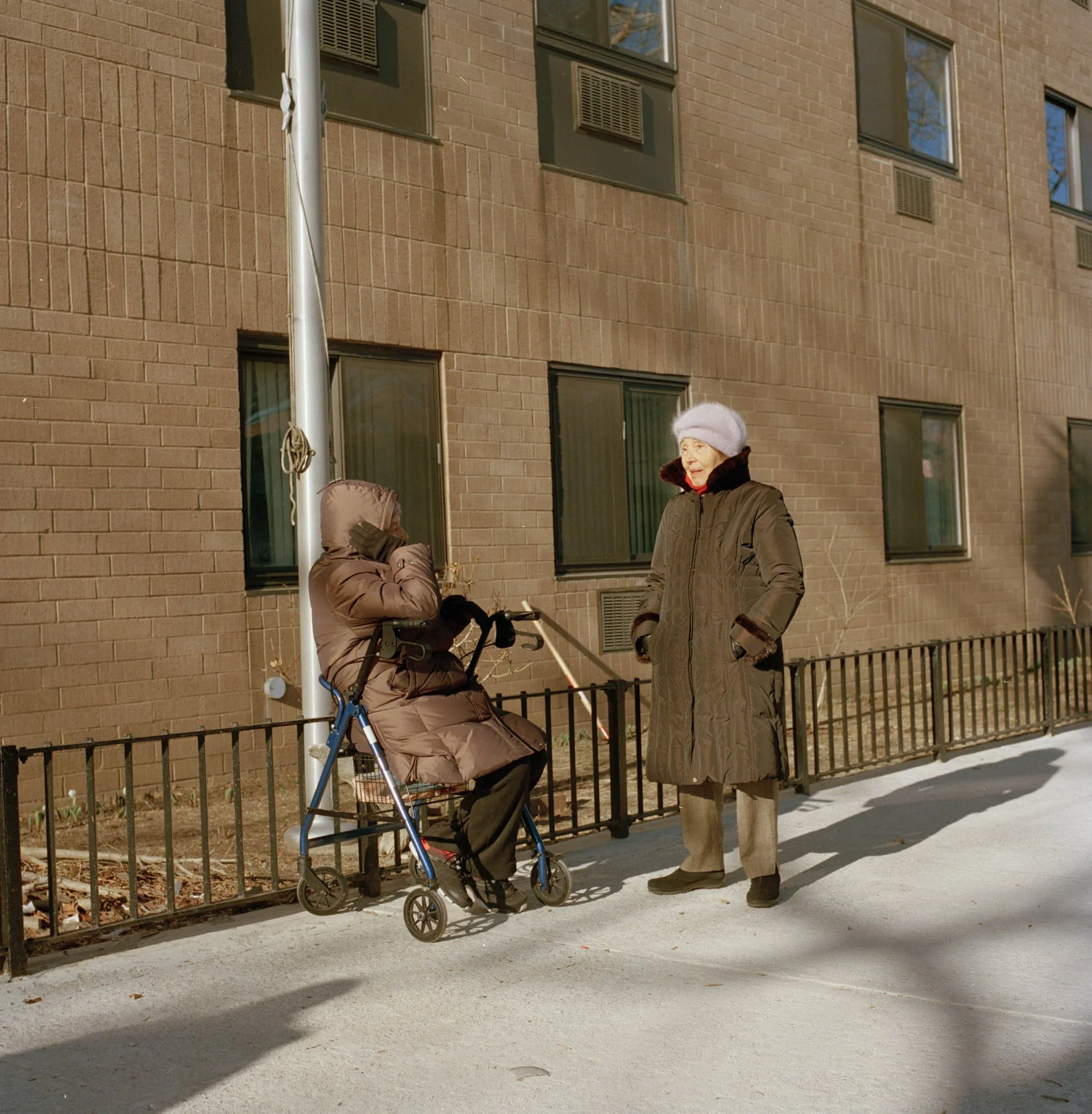 NEW_YORK_FILM_PHOTOGRAPHY_WOMEN_IN_HATS_BROOKLYN.jpg
