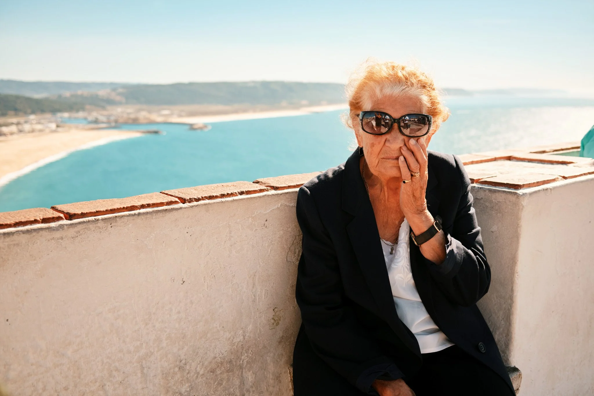 PORTUGAL_DIGITAL_STREET_PHOTOGRAPHY_TOURIST_LOOKS_IN_CAMERA_NAZARE.jpg