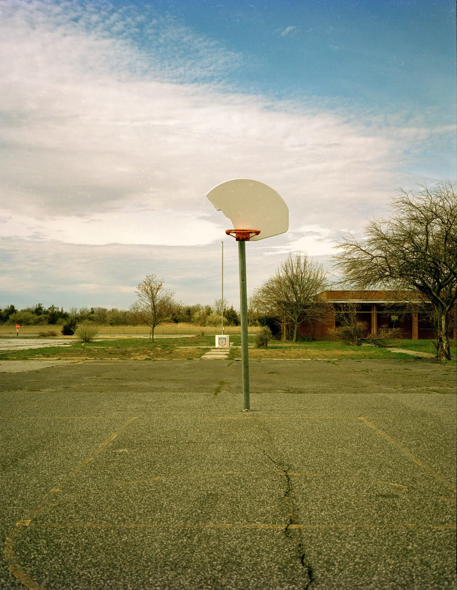 NEW_YORK_FILM_PHOTOGRAPHY_FLLOYD_BENNET_FIELD_BASKETBALL.jpg