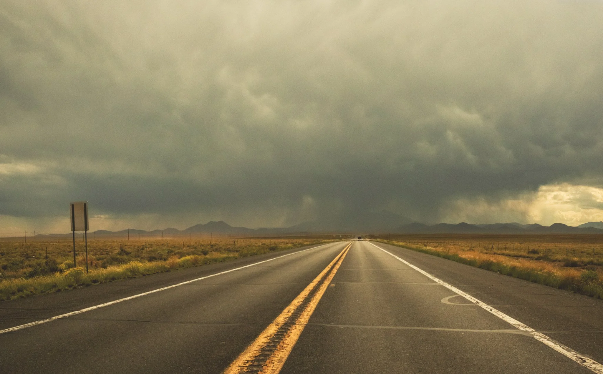 DIGITAL_PHOTOGRAPHY_PANO_RAIN_STORM_INCOMING_NEVADA.jpg