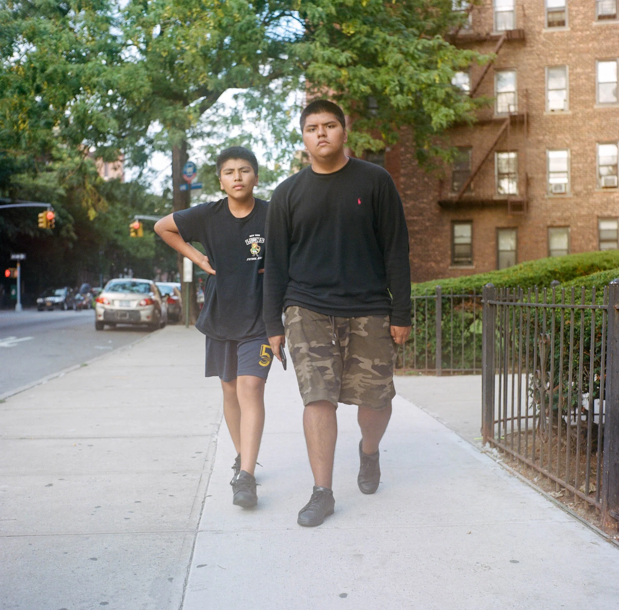 FILM_PHOTOGRAPHY_STREET_NYC_YOUNG_GUYS_ON_STREET.jpg