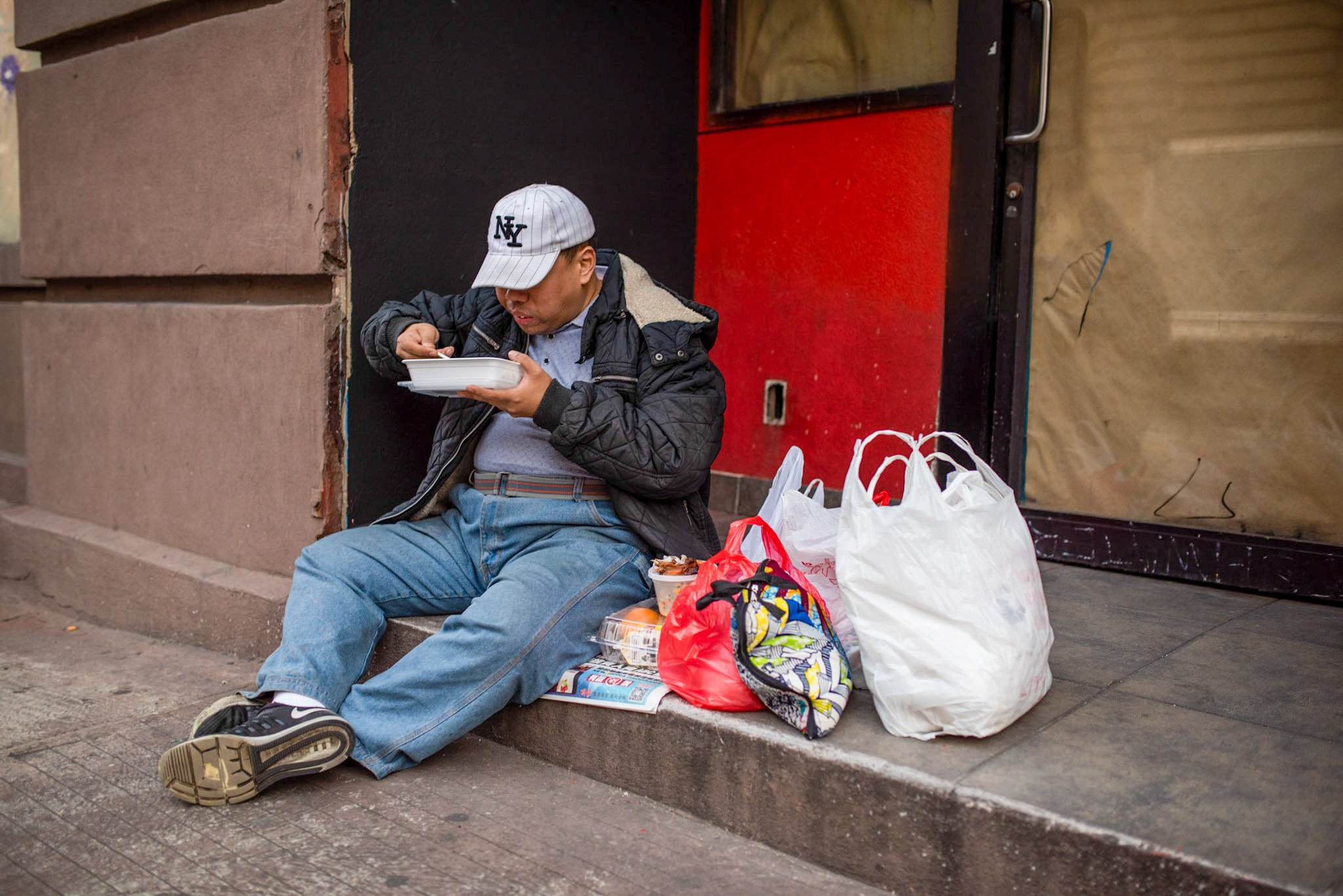 NEW_YORK_DIGITAL_STREET_PHOTOGRAPHY_EATING_LUNCH.jpg