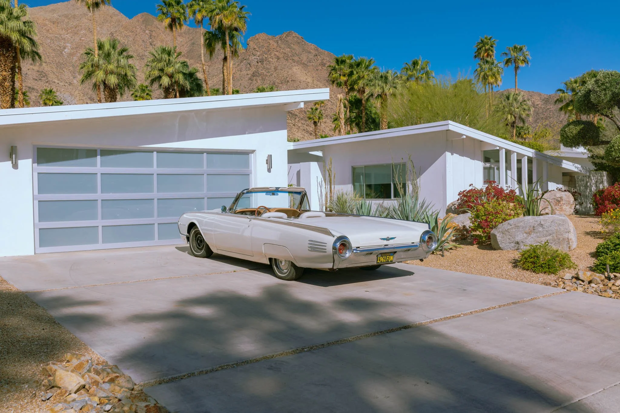 PALM_SPRINGS_FORD_THUNDERBIRD_CONVERTIBLE.jpg