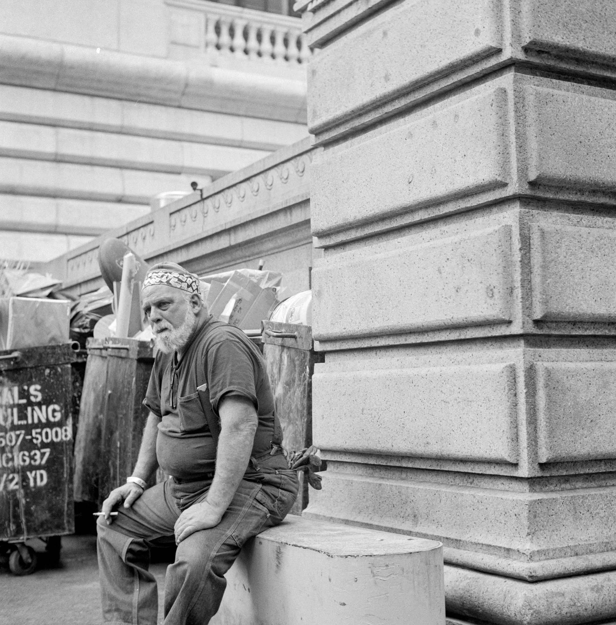 FILM_PHOTOGRAPHY_STREET_NYC_SITTING_SMOKING_BRYANT_PARK.jpg