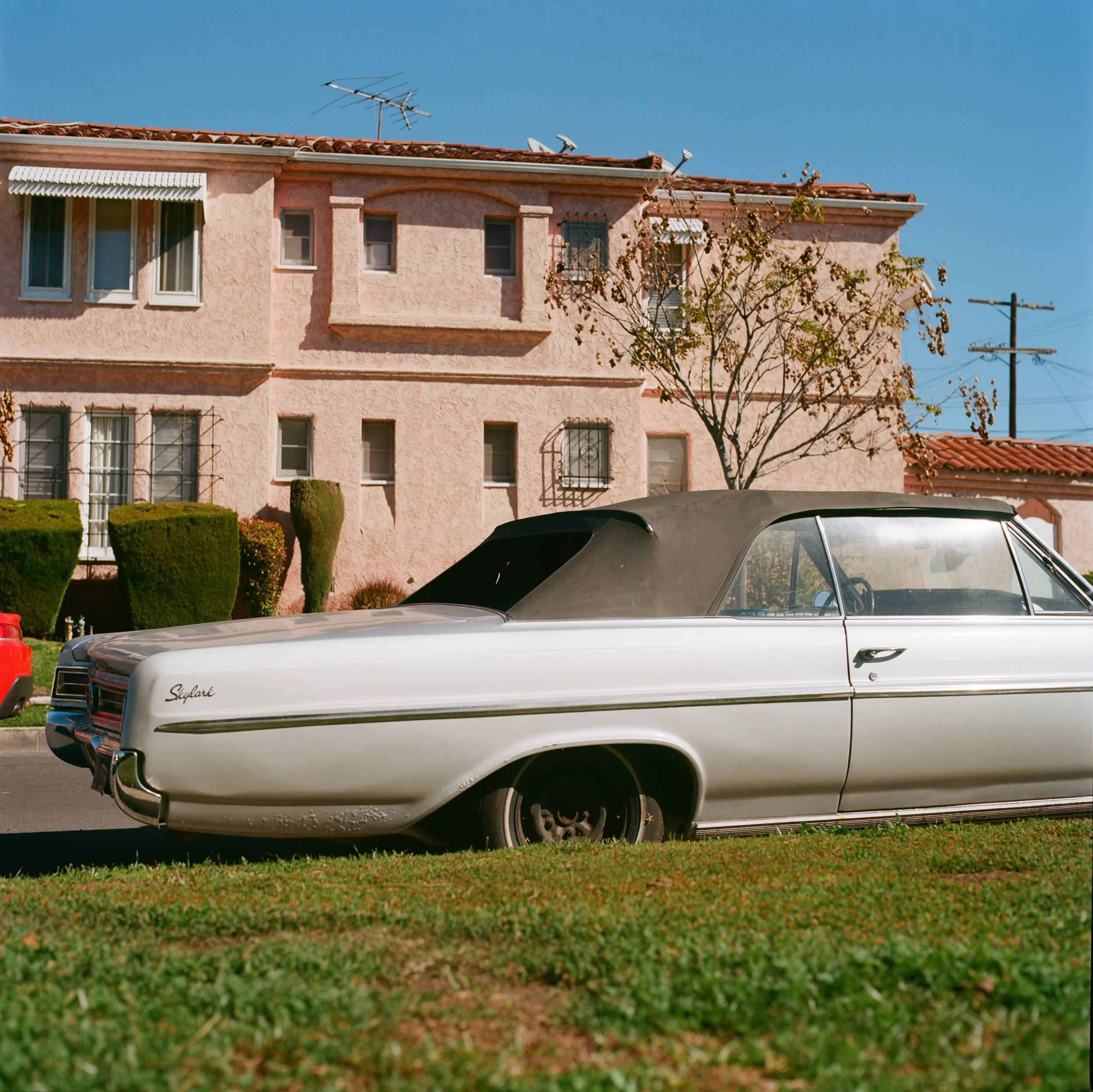 FILM_PHOTOGRAPHY_VINTAGE_CAR_LOS_ANGELES_SKYLARK.jpg