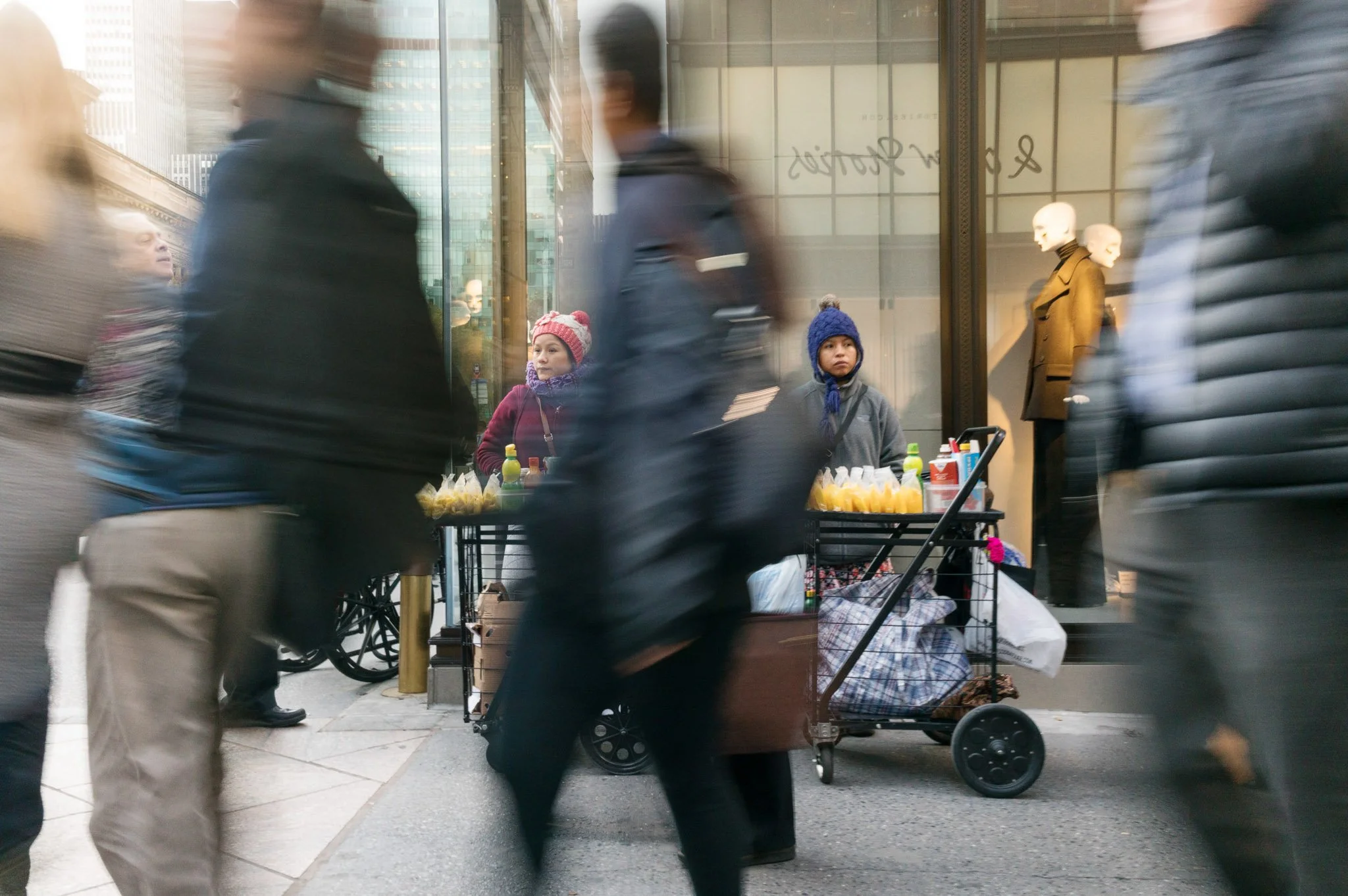 NEW_YORK_DIGITAL_STREET_PHOTOGRAPHY_HISPANIC_STREET_SELLERS_BLURRED.jpg