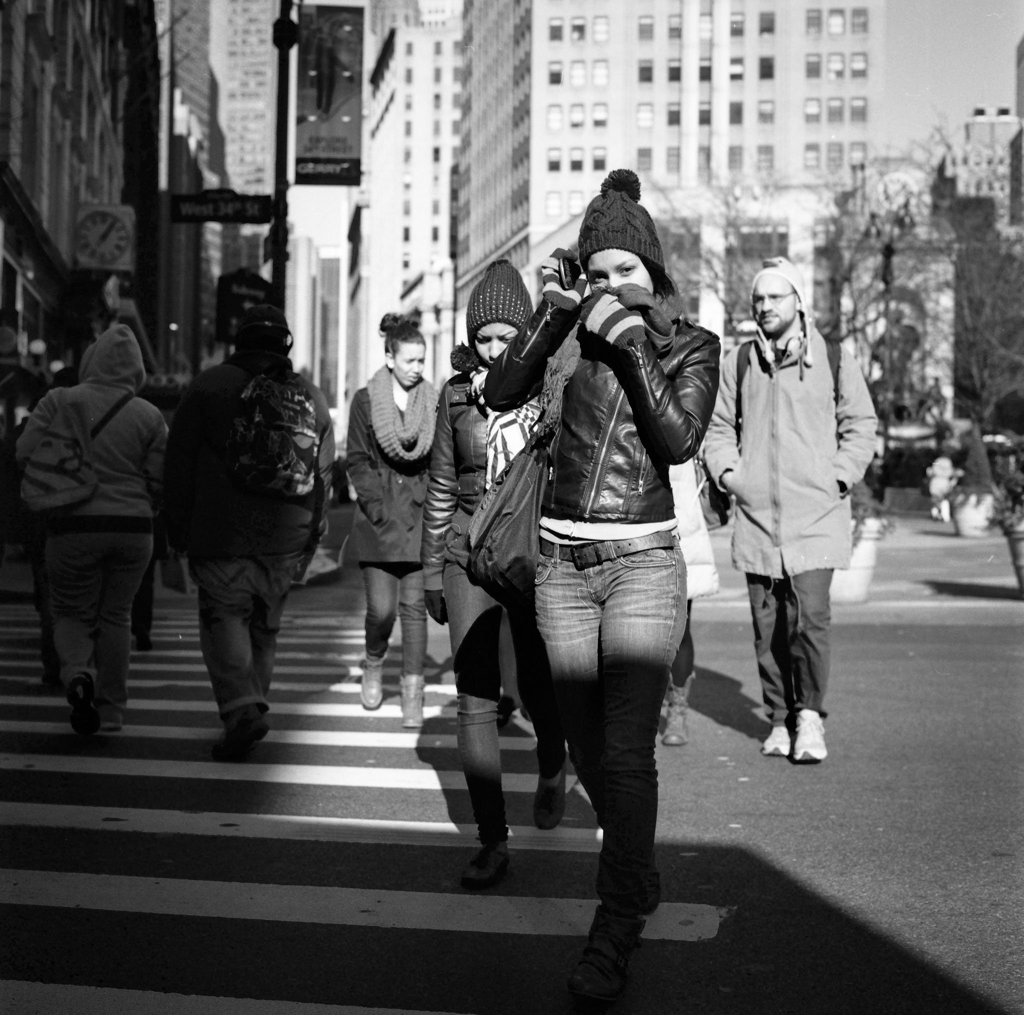 FILM_PHOTOGRAPHY_NYC_STREET_GIRL_WITH_SCARF_MIDTOWN.jpg