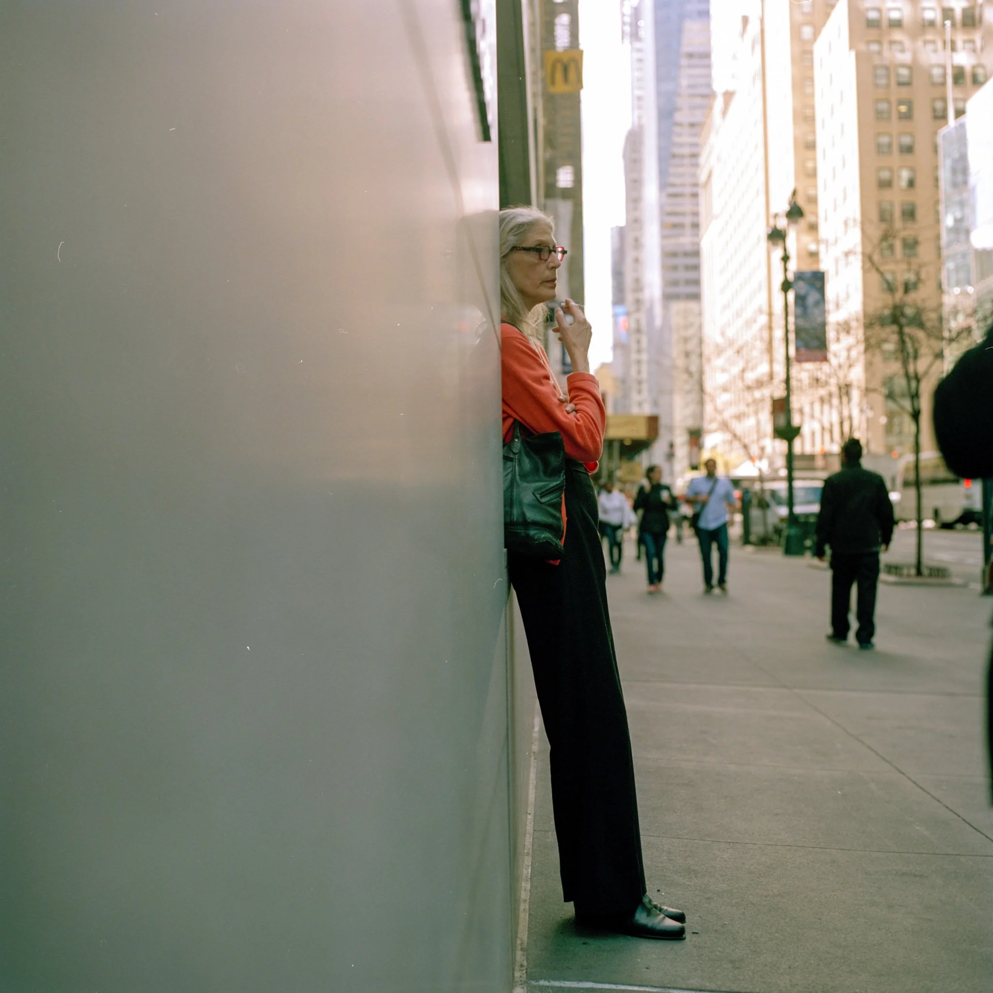 NEW_YORK_FILM_PHOTOGRAPHY_LEANING_IN_MIDTOWN.jpg