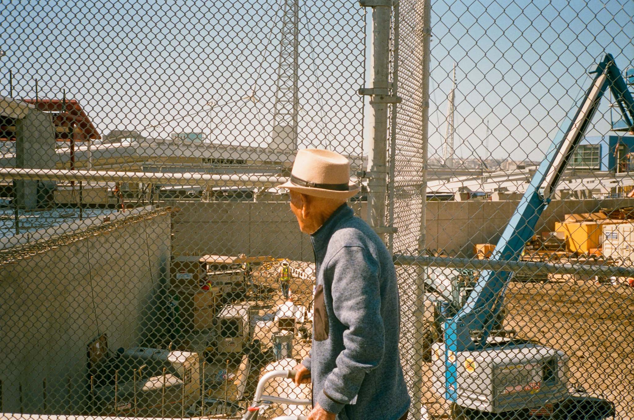 MEXICO_FILM_PHOTOGRAPHY_MAN_NEAR_BORDER.jpg