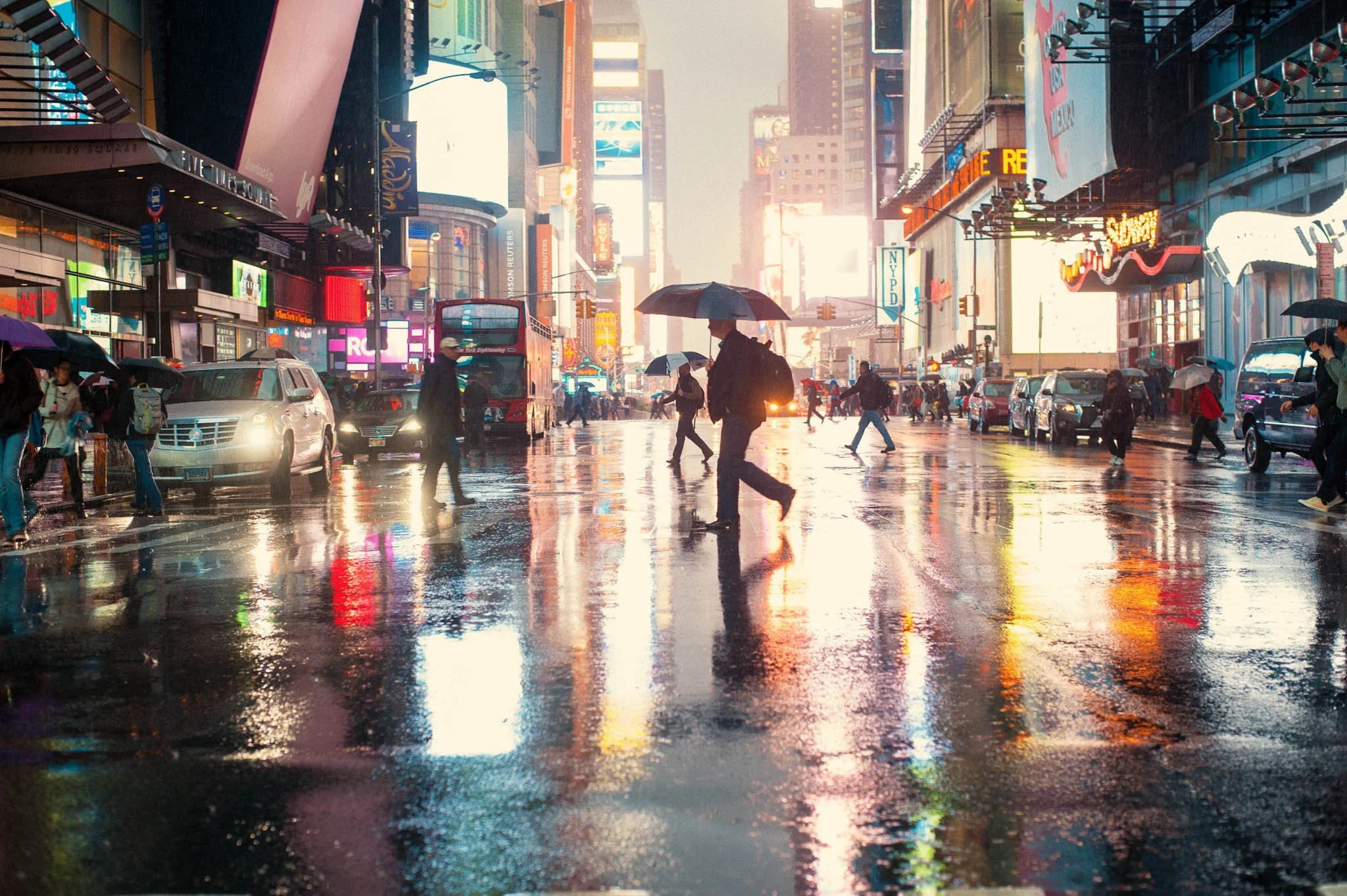 NEW_YORK_DIGITAL_STREET_PHOTOGRAPHY_RAIN_STORM_TIMES_SQ.jpg