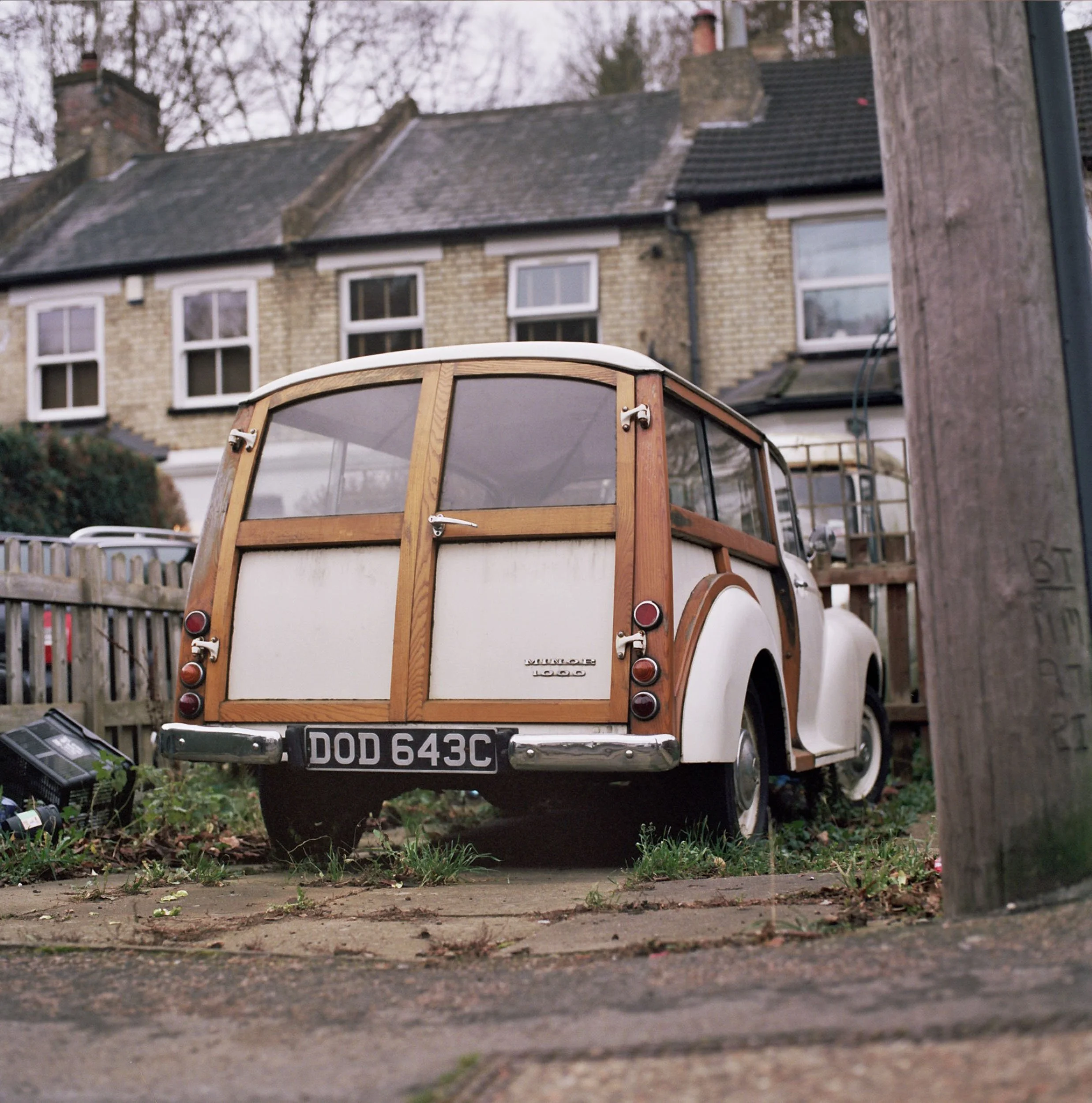 FILM_PHOTOGRAPHY_VINTAGE_MORRIS_MINOR_1000_HEMEL_HEMPSTEAD_UK.jpg