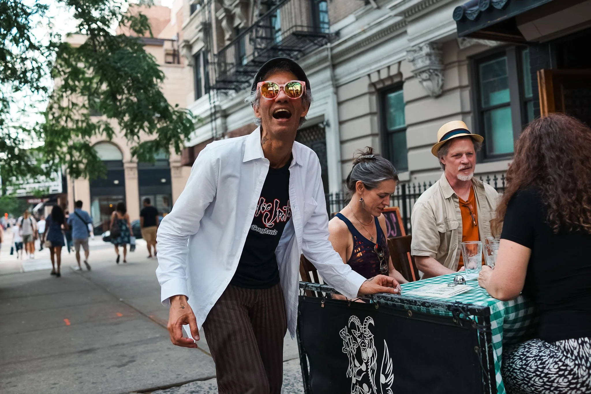 NEW_YORK_DIGITAL_STREET_PHOTOGRAPHY_HAPPY_DRUNK_SUNGLASSES.jpg