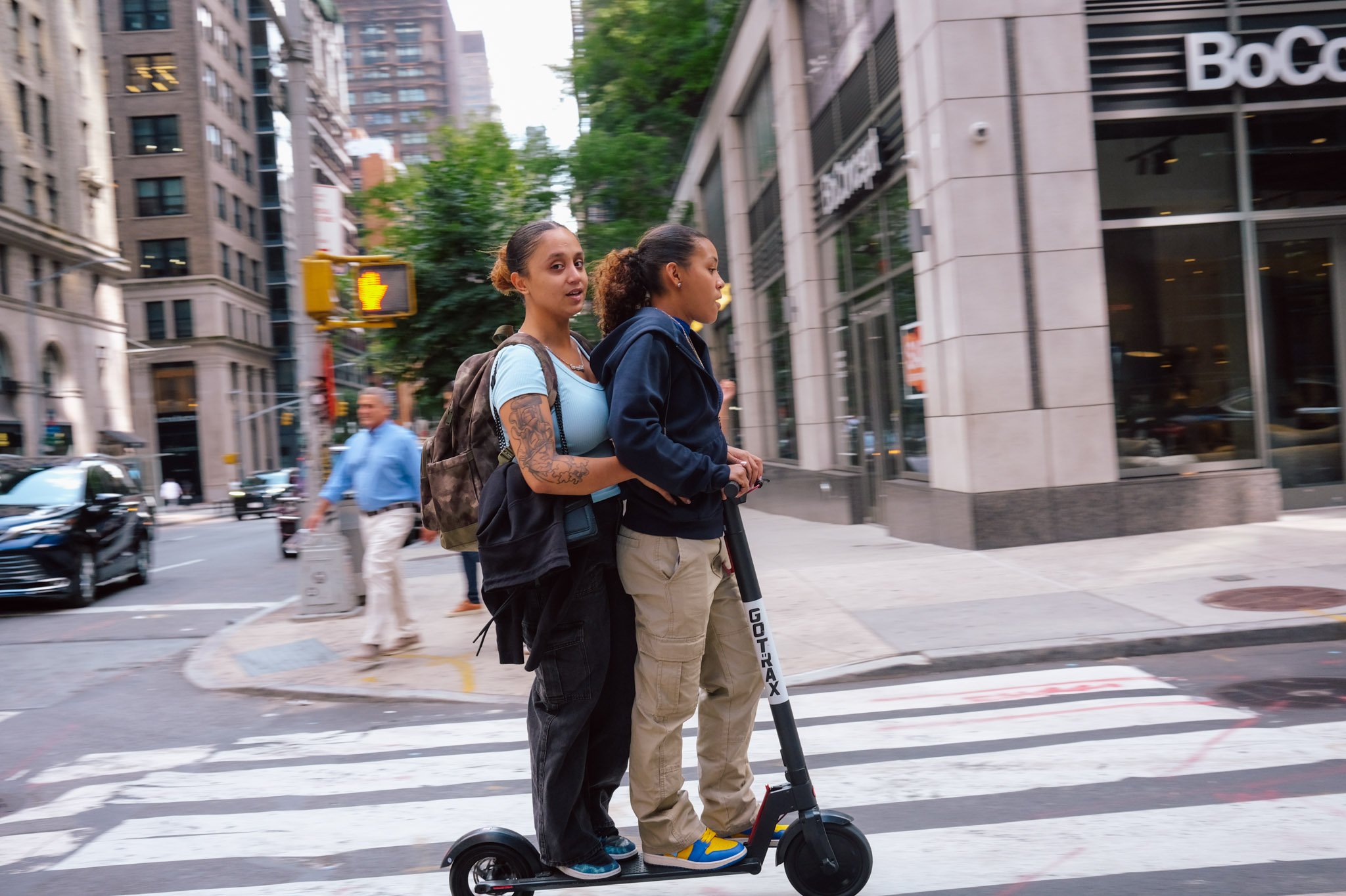 DIGITAL_STREET_PHOTOGRAPHY_NEW_YORK_KIDS_ON_SCOOTER.jpg