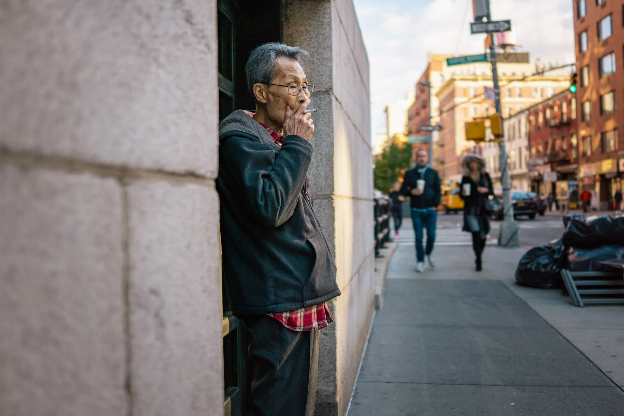 DIGITAL_PHOTOGRAPHY_NYC_STREET_SMOKING_DOORWAY.jpg