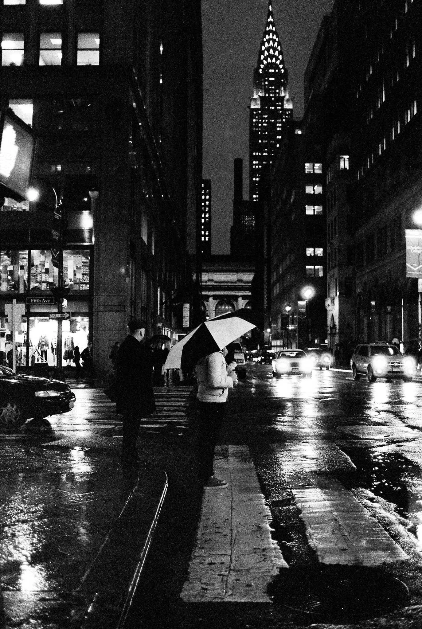 NEW_YORK_FILM_PHOTOGRAPHY_RAIN_UMBRELLA_CROSSWALK.jpg