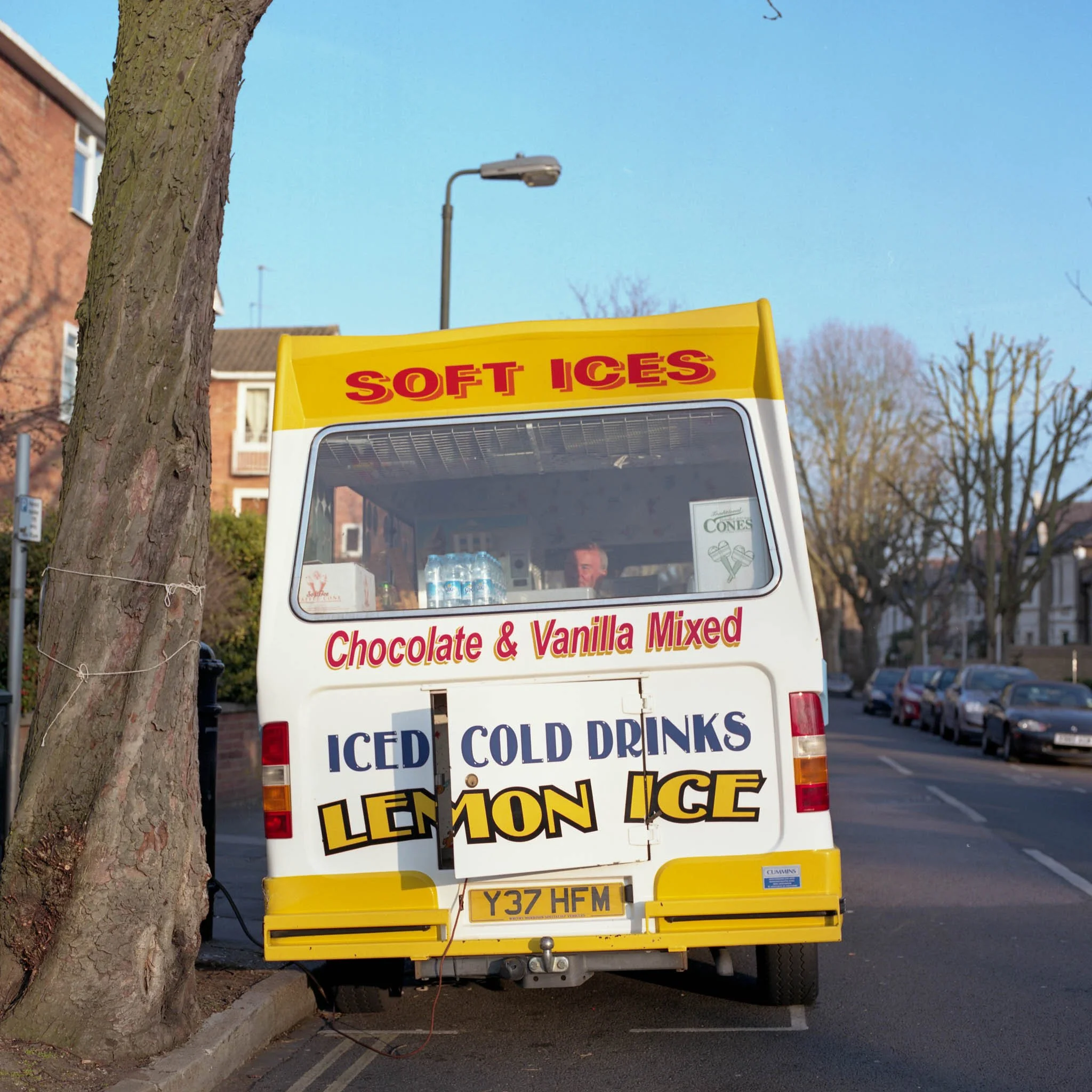 FILM_PHOTOGRAPHY_LONDON_STREET_ICE_CREAM_VAN.jpg