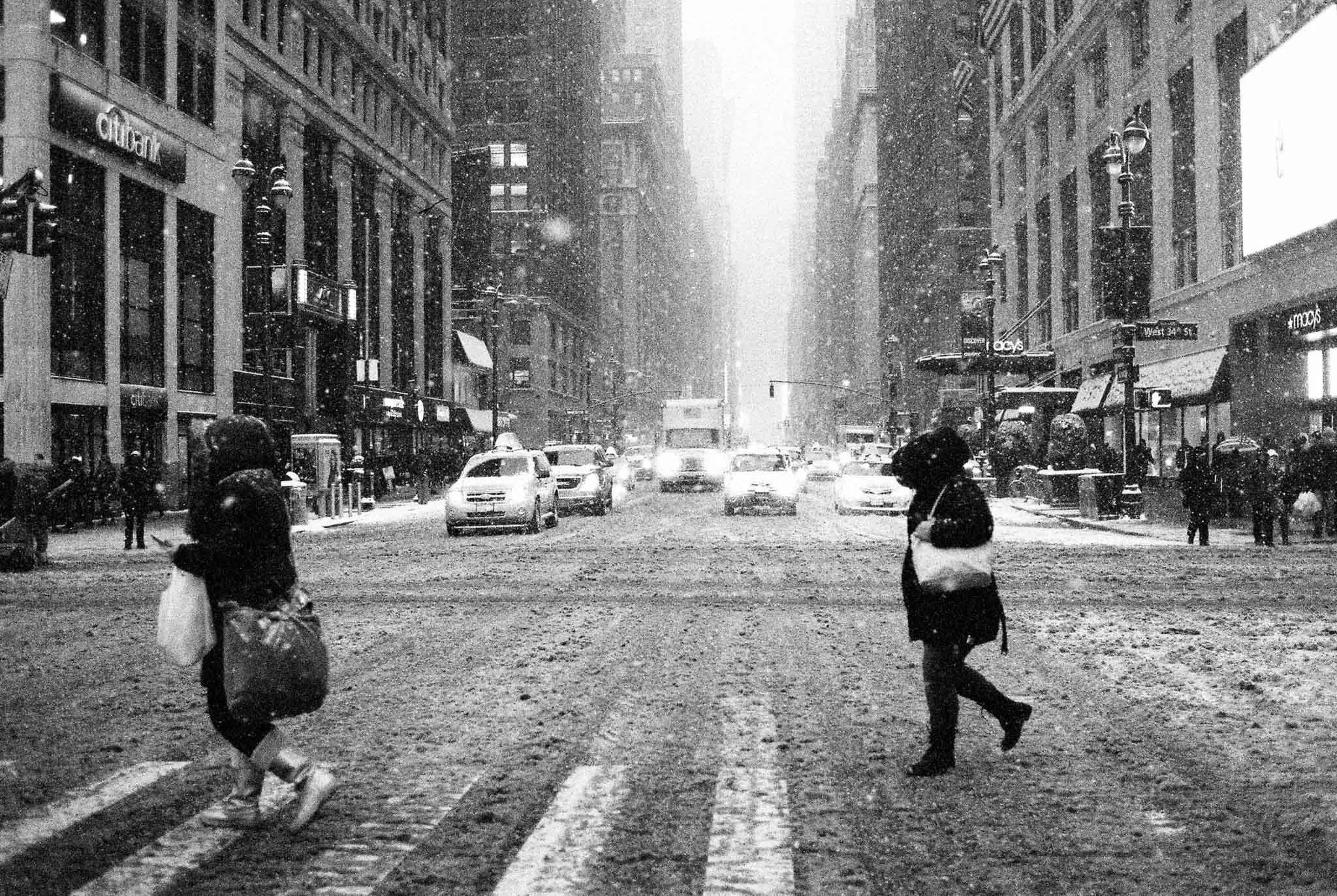 NEW_YORK_FILM_STREET_PHOTOGRAPHY_SNOW_BLIZZARD_CROSSING_7TH_AVE.jpg