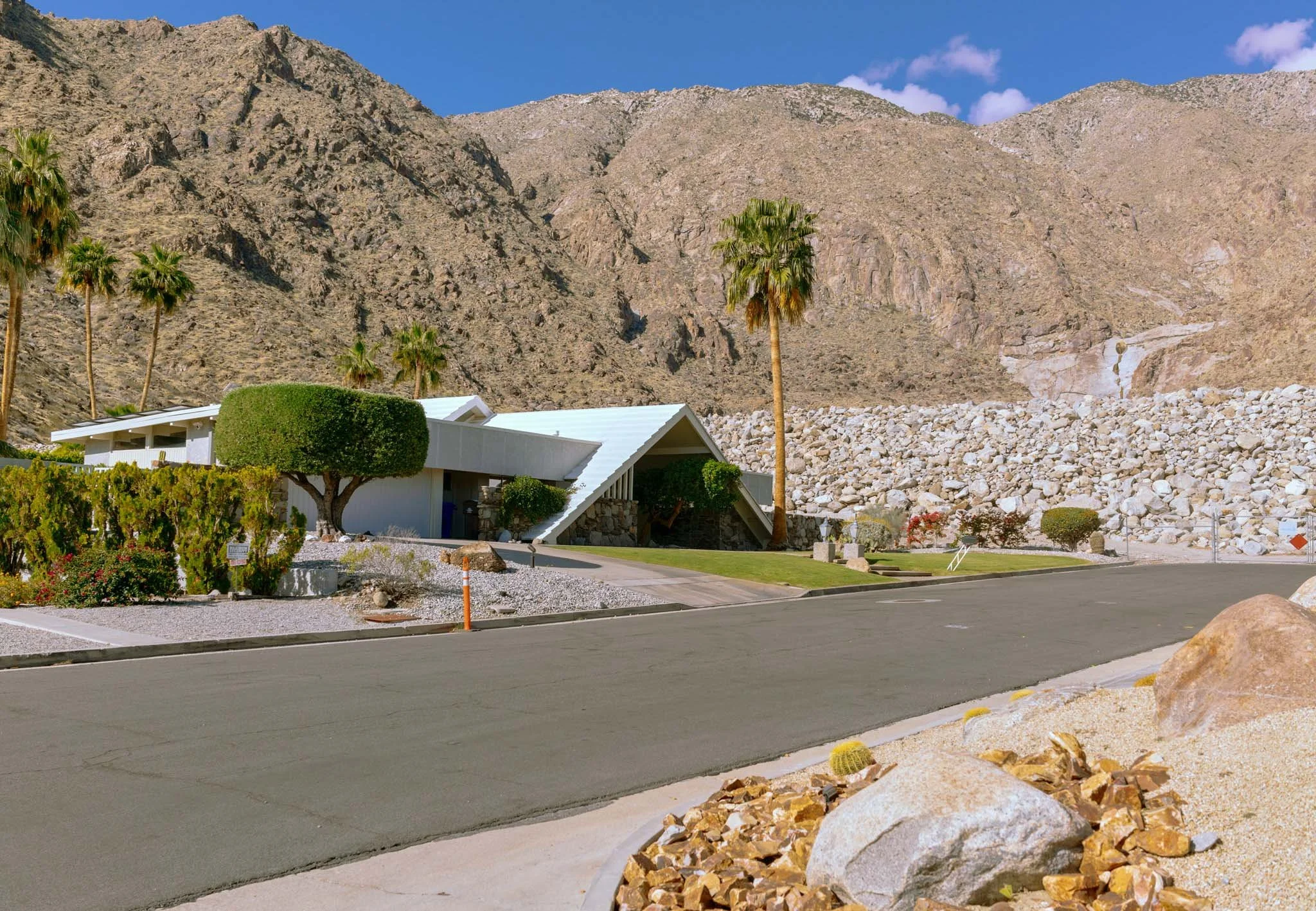 PALM_SPRINGS_EDGE_OF_TOWN.jpg